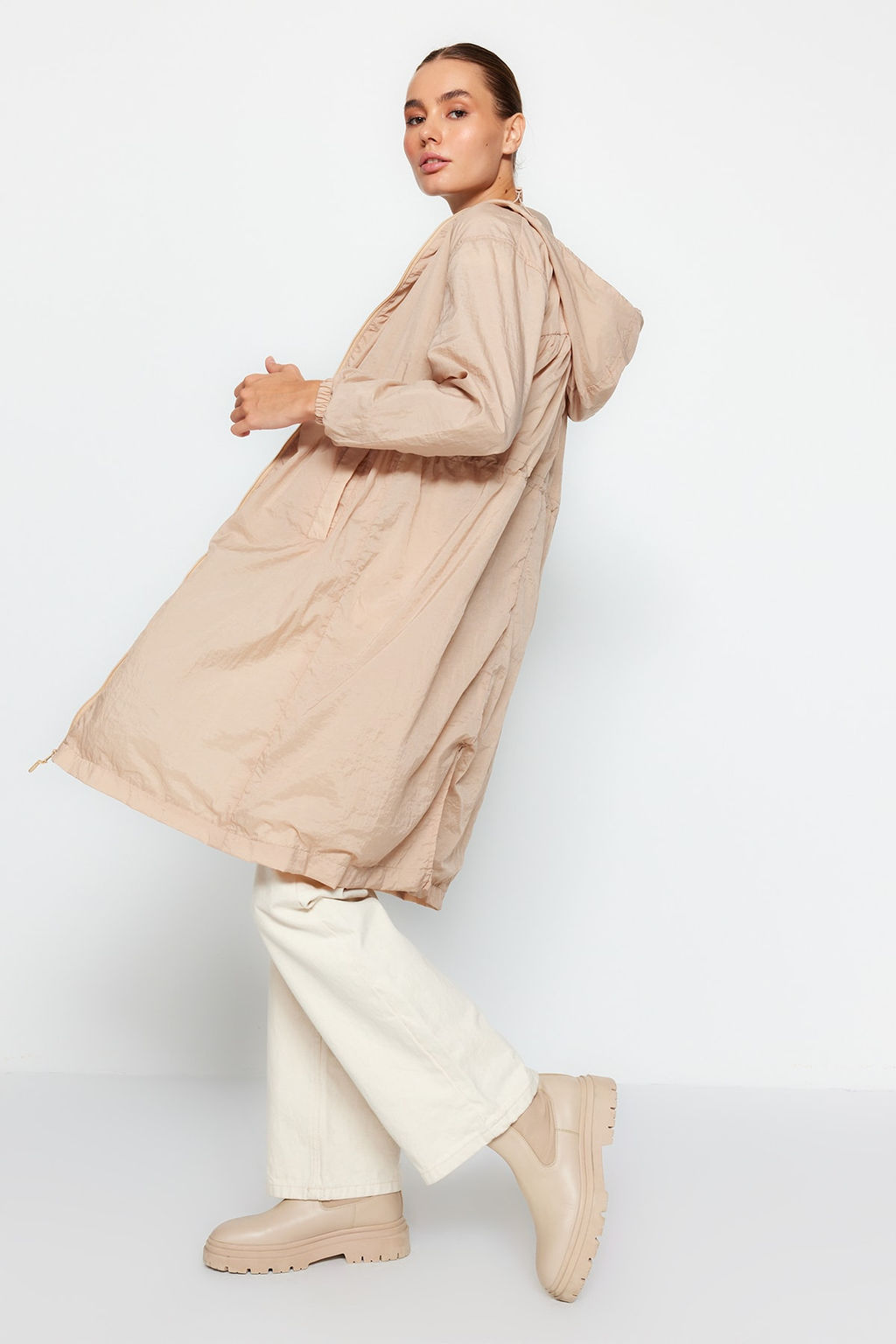 Bej Oversize Kapusonlu Su Itici Yagmurluk TWOAW24MO00280 - Trendyolmilla фото 3