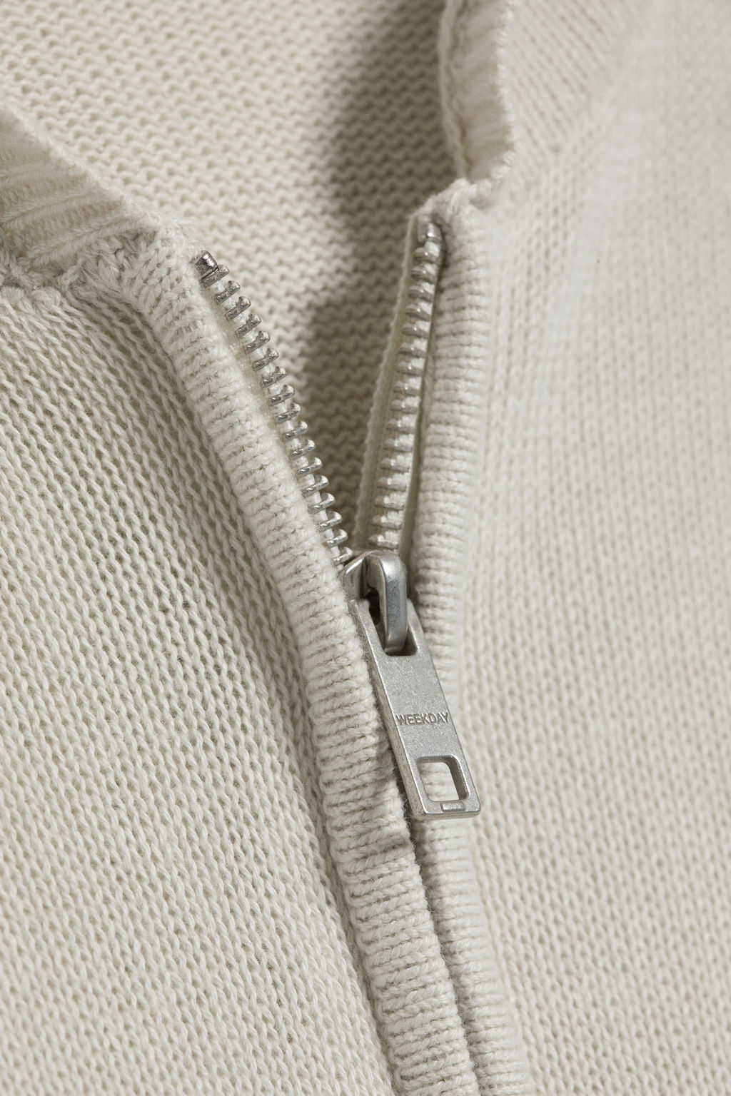 Sudadera de punto con cremallera y capucha