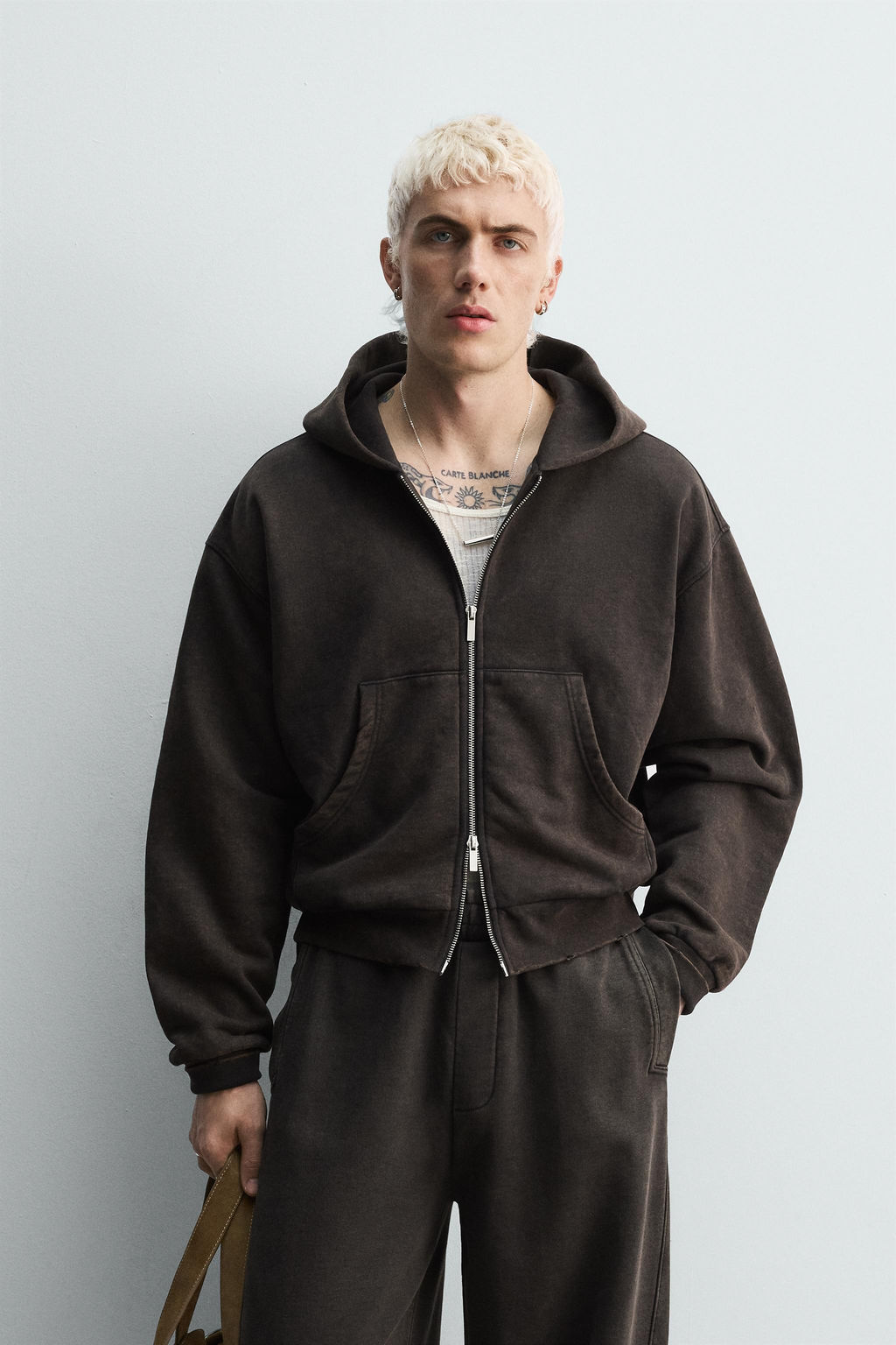CROPPED FIT HOODIE