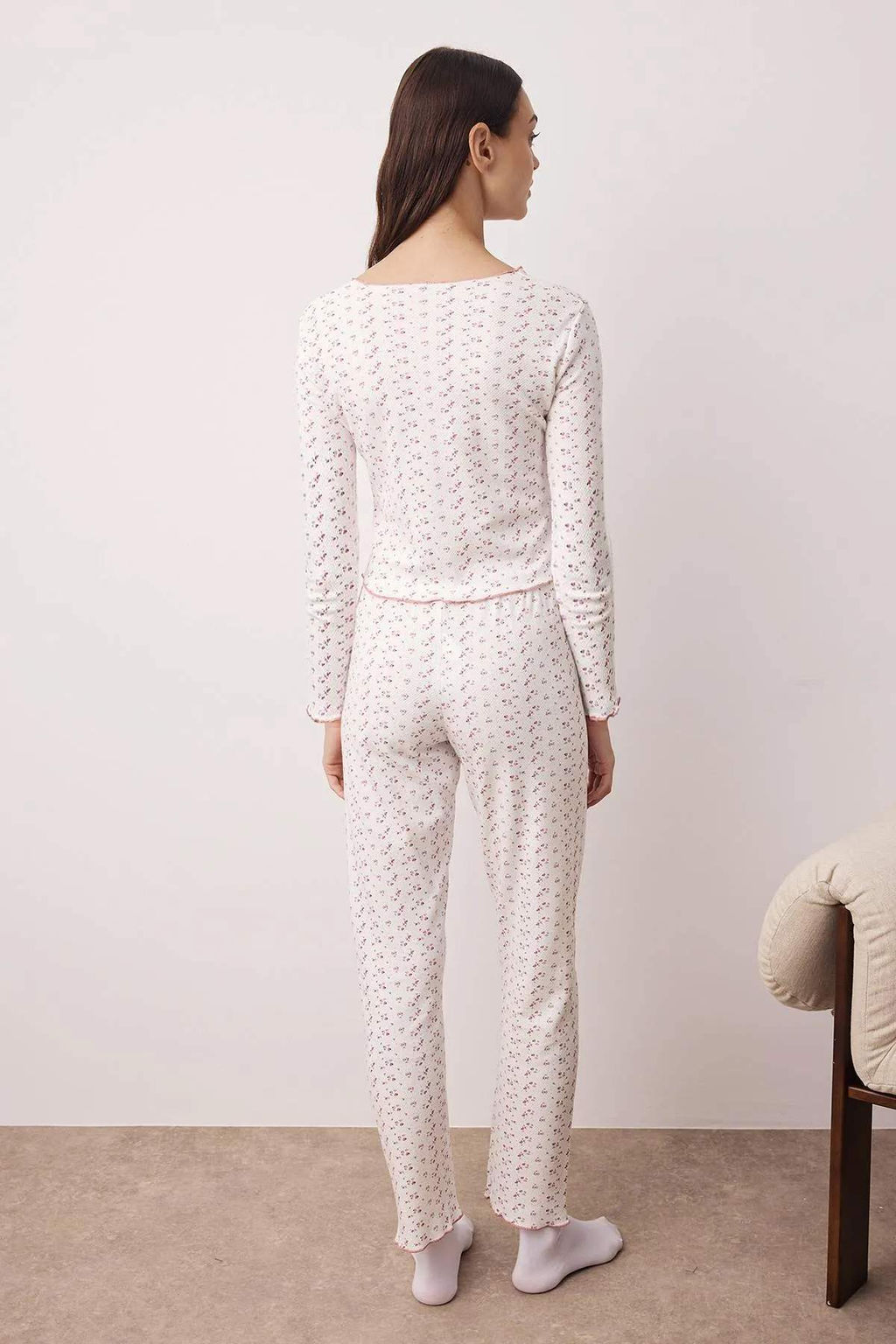 Beyaz-Cok Renkli Cicekli Kurdele Detayl? Dokulu Pike Kumas Orme Pijama Tak?m? THMAW26PT00069