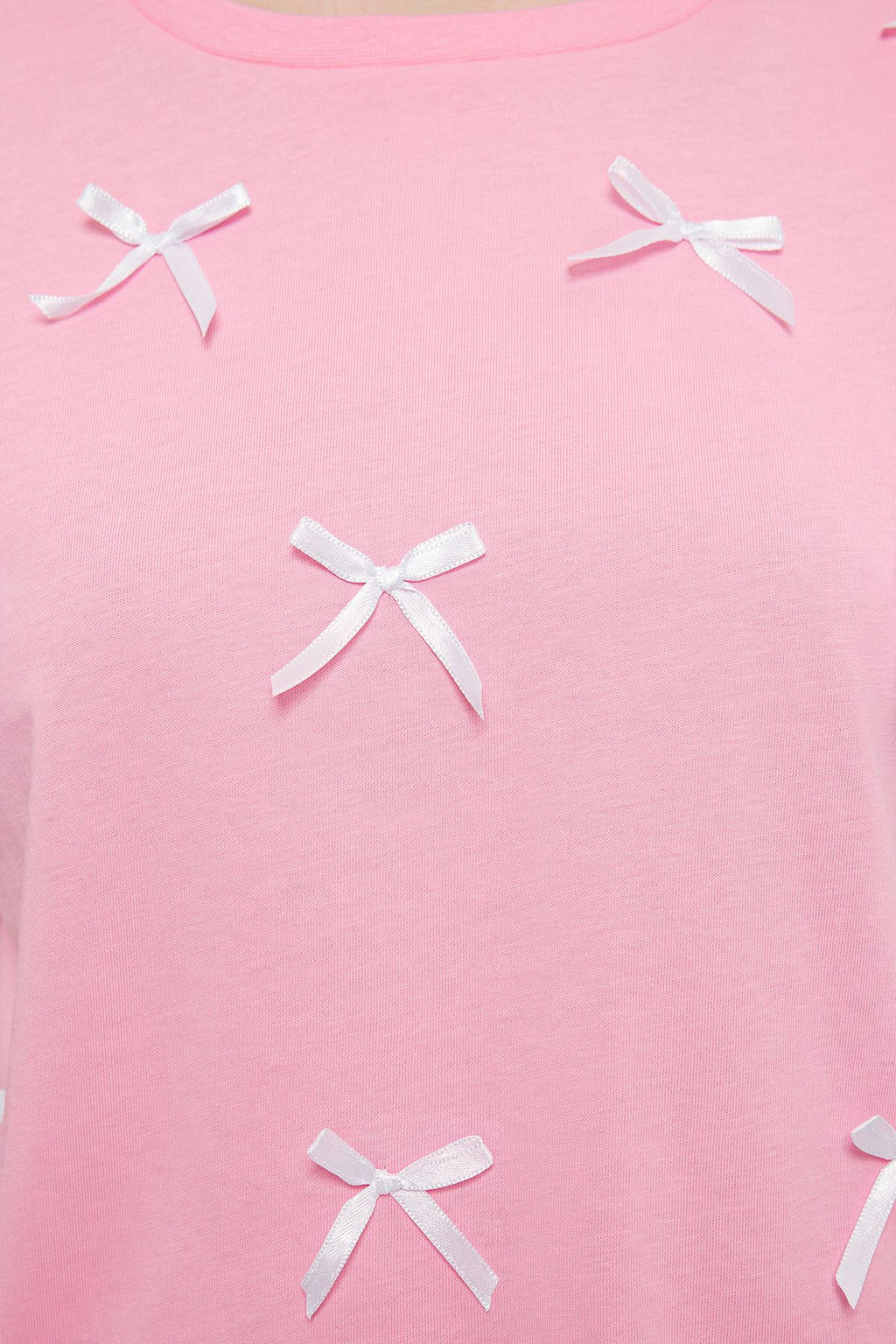 Pembe %100 Pamuk Fiyonk Detayl? Regular/Normal Kal?p Orme T-Shirt TWOSS25TS00087