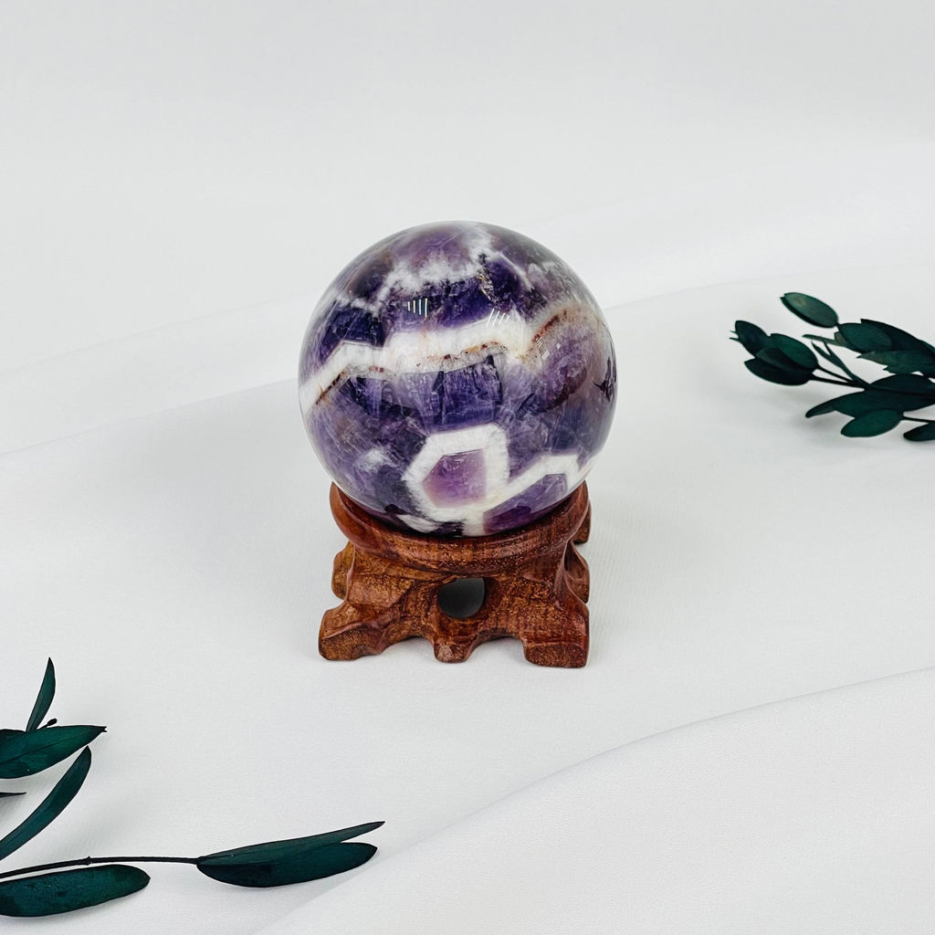 Шар из шевронного Аметиста на подставке