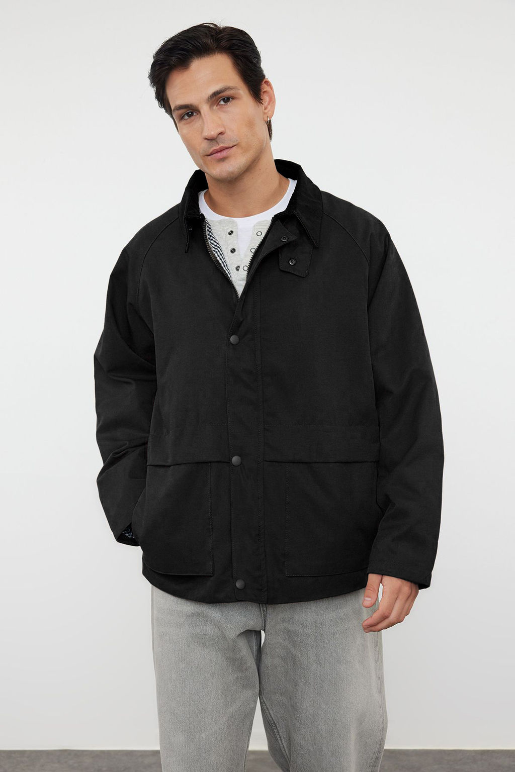 Siyah Regular Fit Kadife Yaka Detayl? Unisex Mevsimlik Mont TMNAW25MO00017