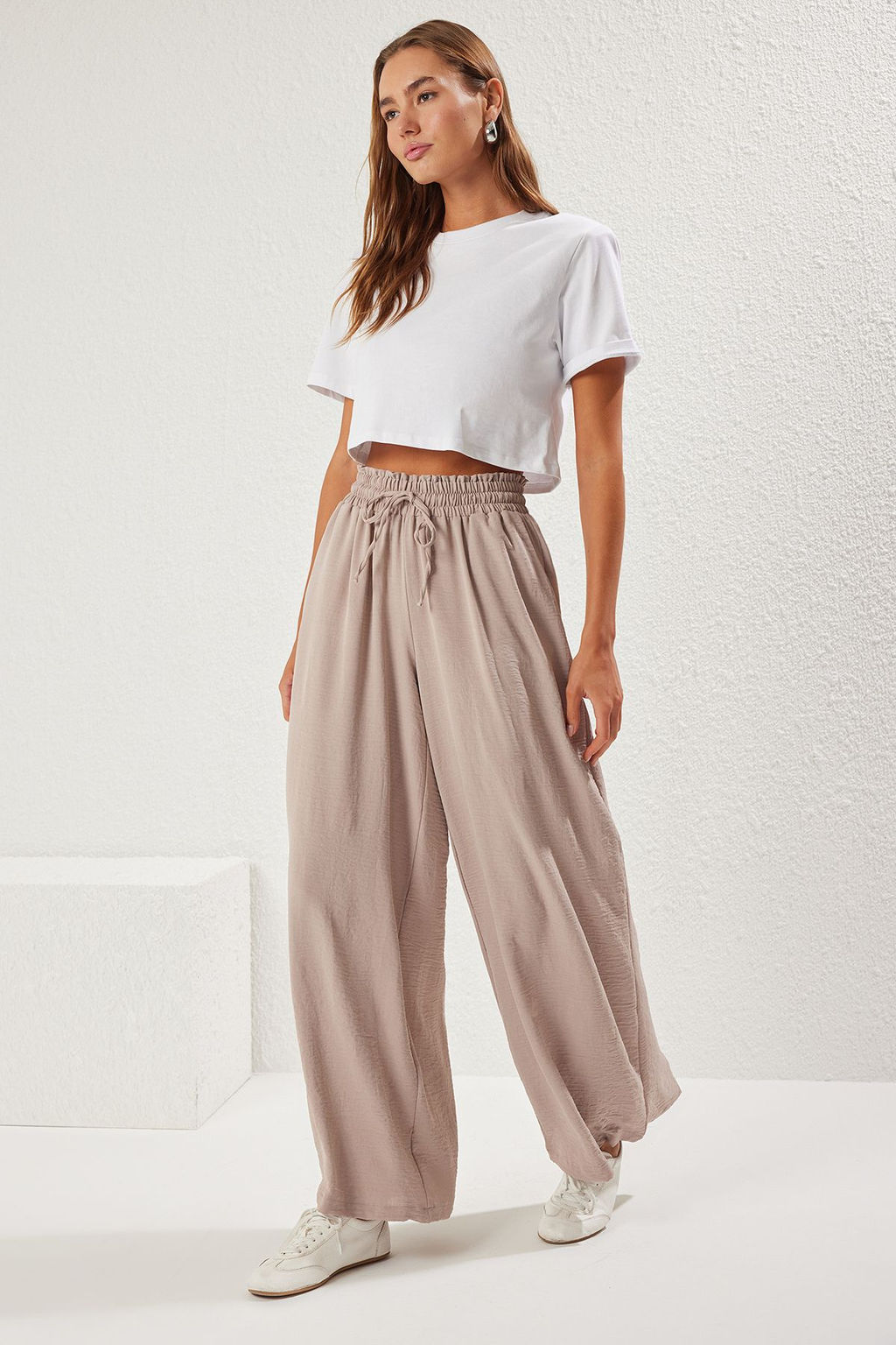 TRENDYOLMILLA Tas Wide Leg/Genis Paca Beli Lastikli Dokuma Pantolon TWOSS25PL00070  фото 4