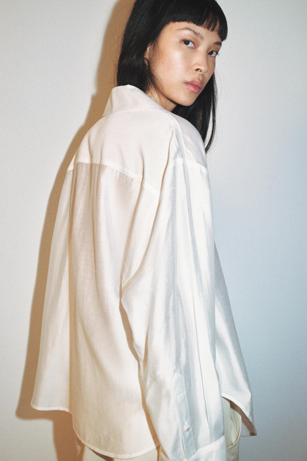 CAMISA SATINADA OVERSIZE / Blanco - Zara фото 4