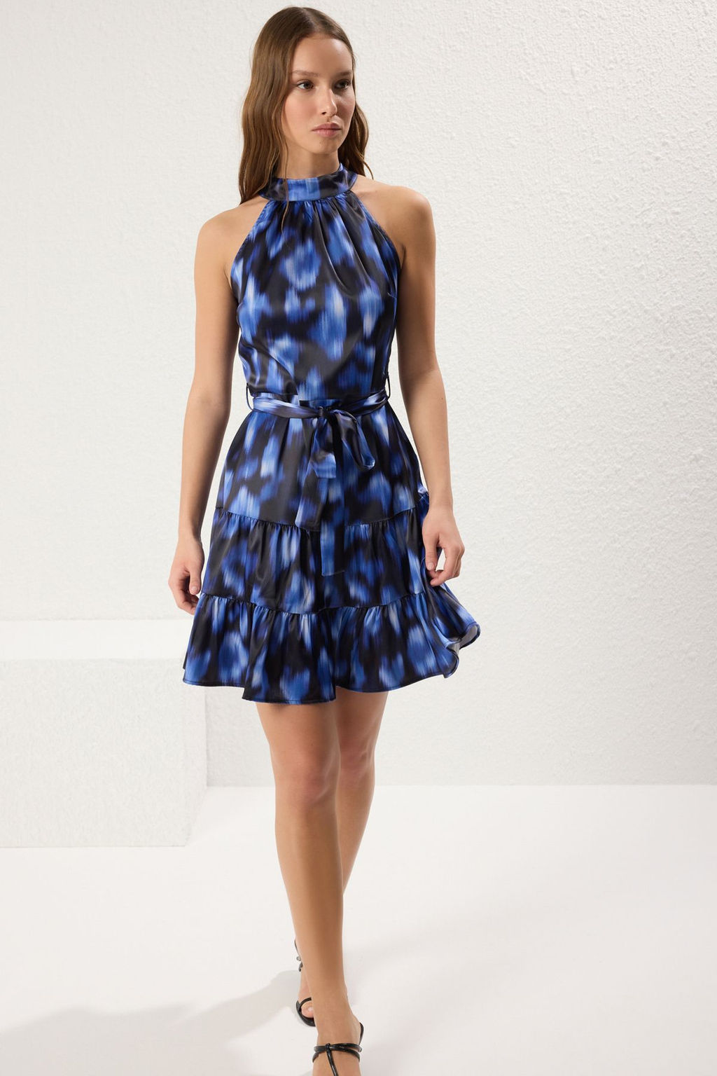 TRENDYOLMILLA Lacivert Desenli Halter Yaka A Kesim Saten Mini Dokuma Elbise TWOSS20EL2490  фото 9