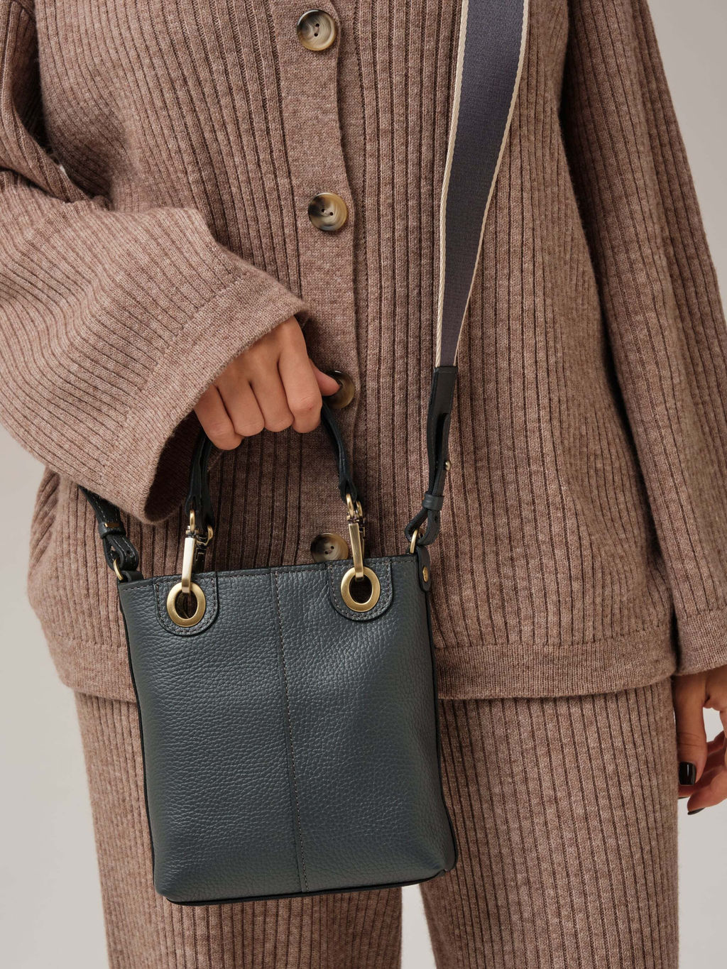 Сумка кожаная кросс-боди Deboro 30347 асфальт