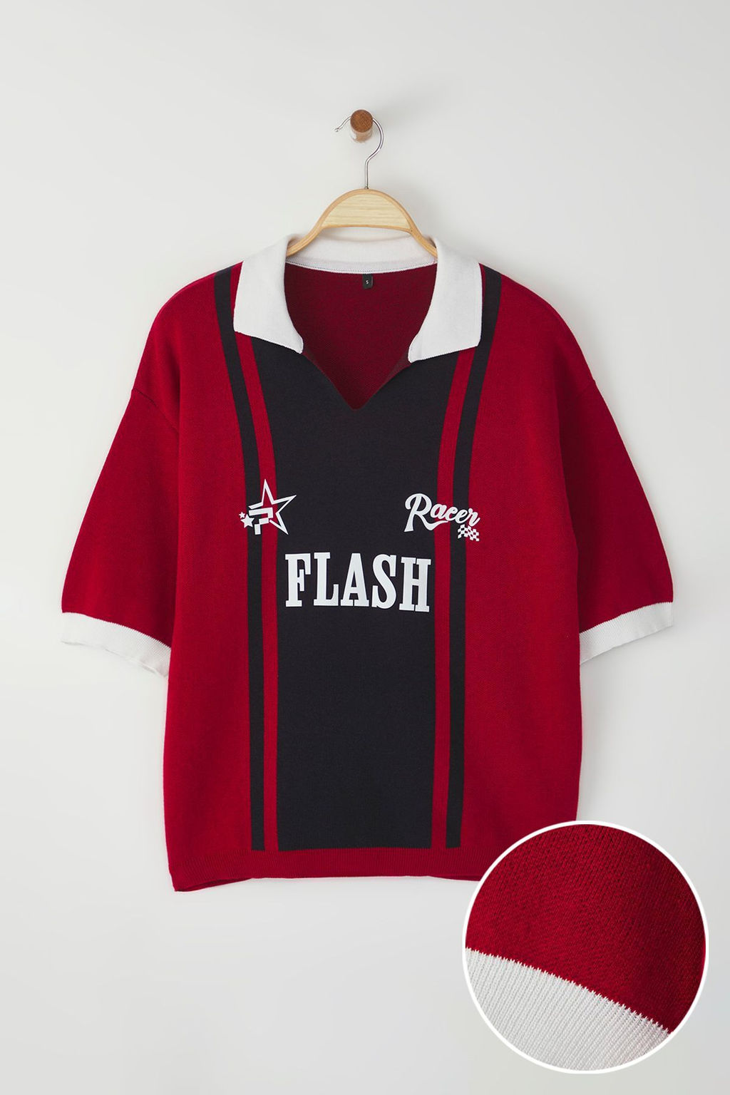 TRENDYOL MAN K?rm?z?-Lacivert Regular Polo Yaka Bask?l? Triko Polo Yaka T-shirt TMNSS25PO00025