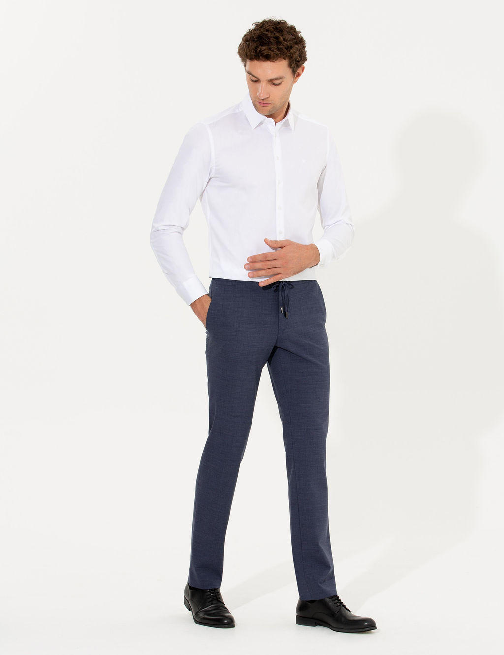 Светло-темно-синий приталенный костюм - Cacharel фото 4