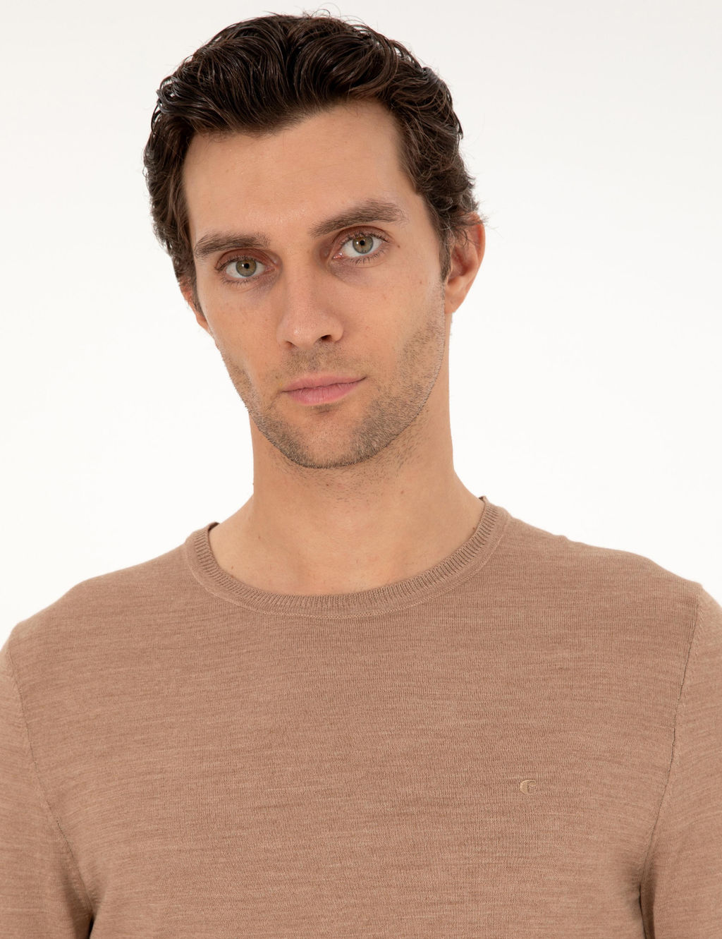 Базовый трикотажный свитер светло-коричневого цвета из смесовой шерсти с круглым вырезом и круглым вырезом - Cacharel фото 2