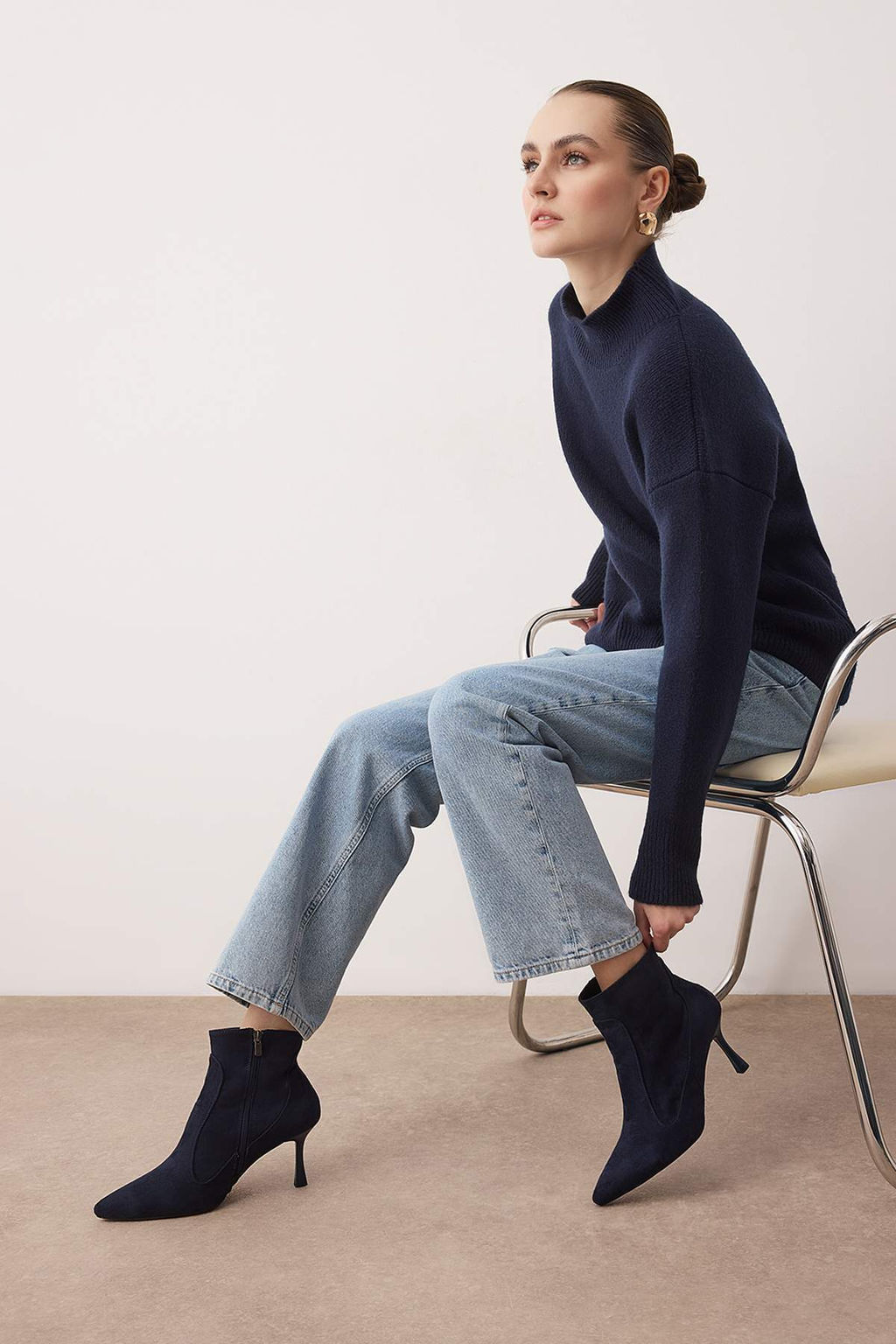 Koyu Lacivert Suet Sivri Burun Kad?n 9 cm Ince Topuklu Bot TAKAW26BO00081