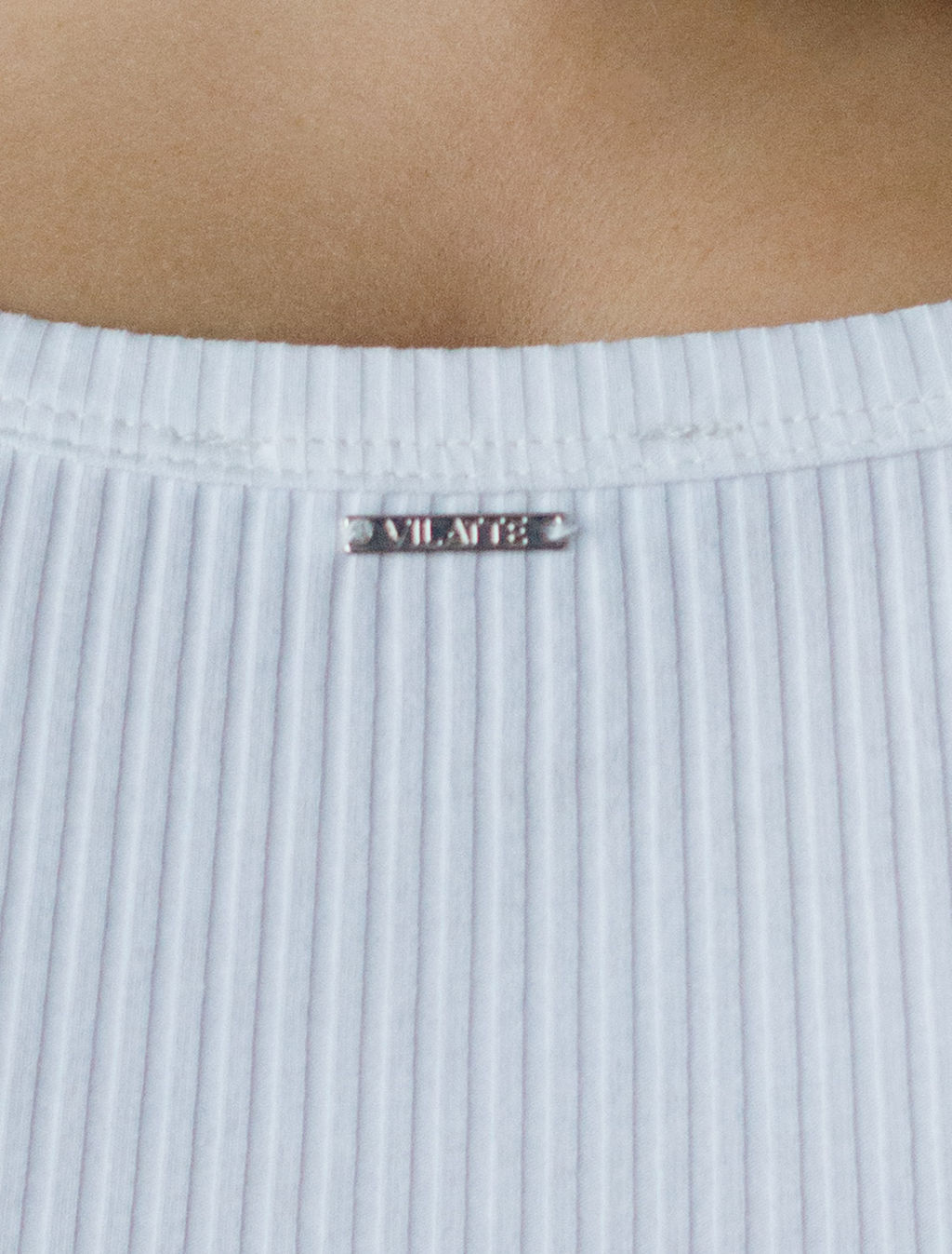 D43.178 Топ женский белый