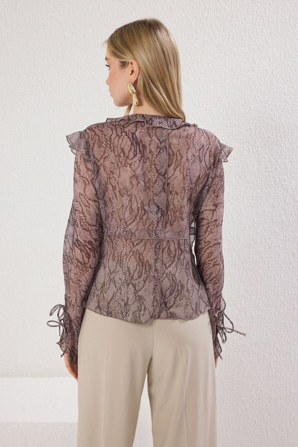 Trendyolmilla Vizon Y?lan Desenli Sifon Transparan Baglama Detayl? Dokuma Bluz TWOSS25BZ00427