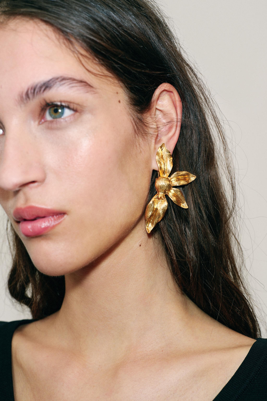PENDIENTES ABANICO FLOR / Dorado - Zara фото 2