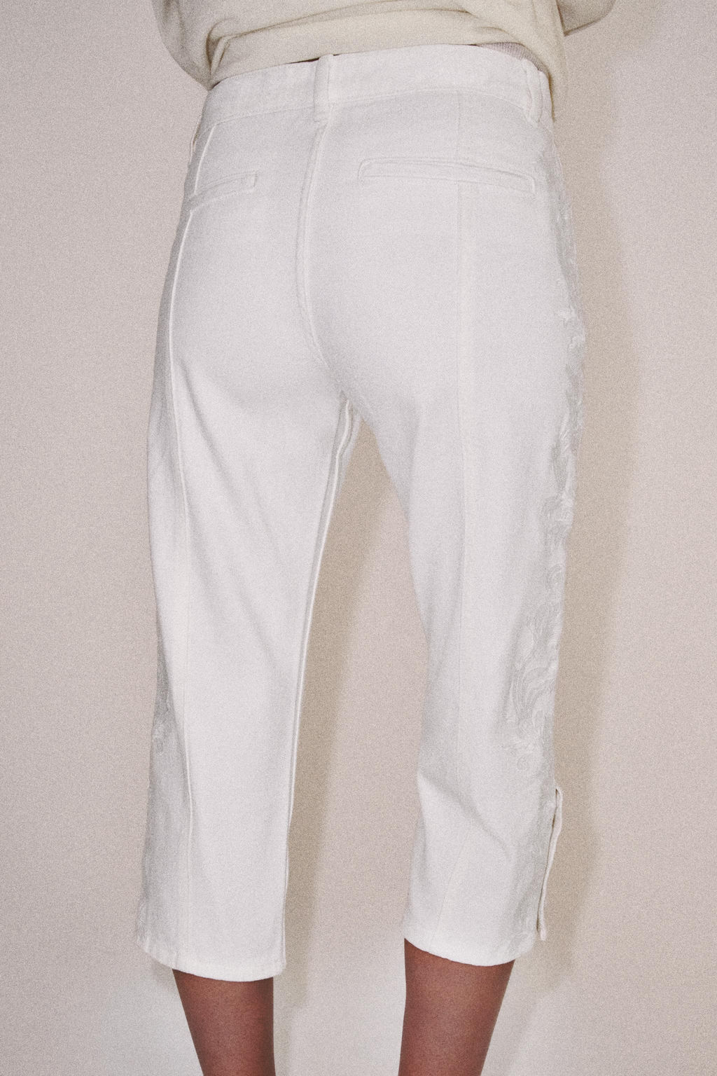 JEANS ZW COLLECTION CAPRI TIRO MEDIO BORDADOS / Crudo - Zara фото 3