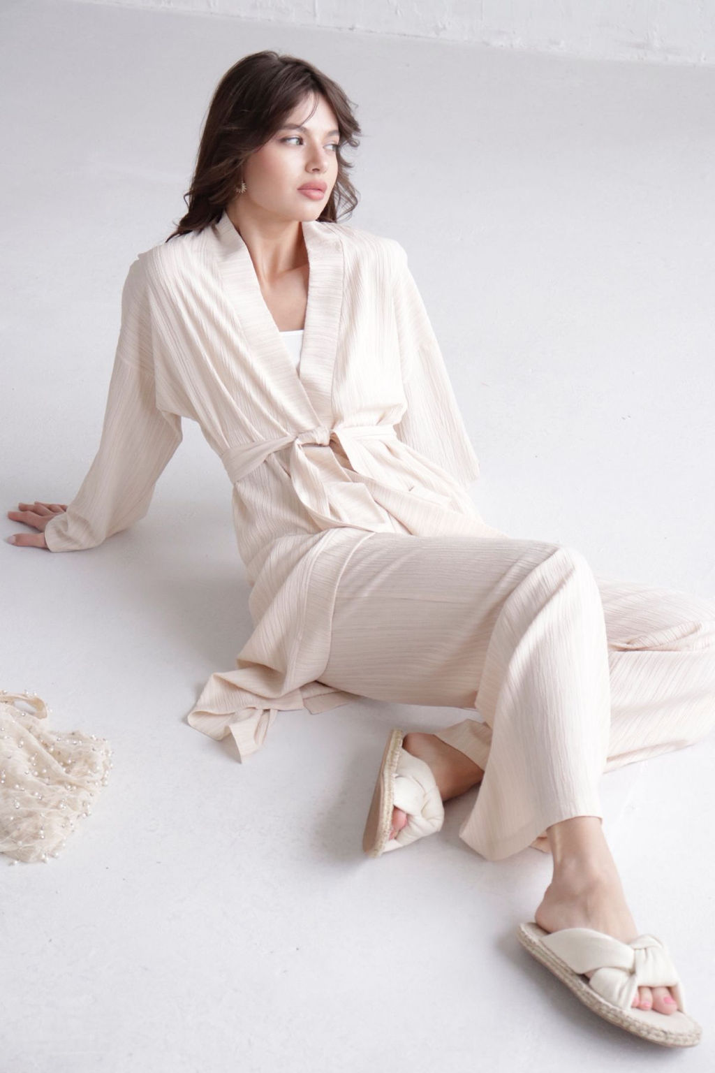 9537 Костюм из кимоно и брюк-палаццо кремовый - Martichelli фото 10