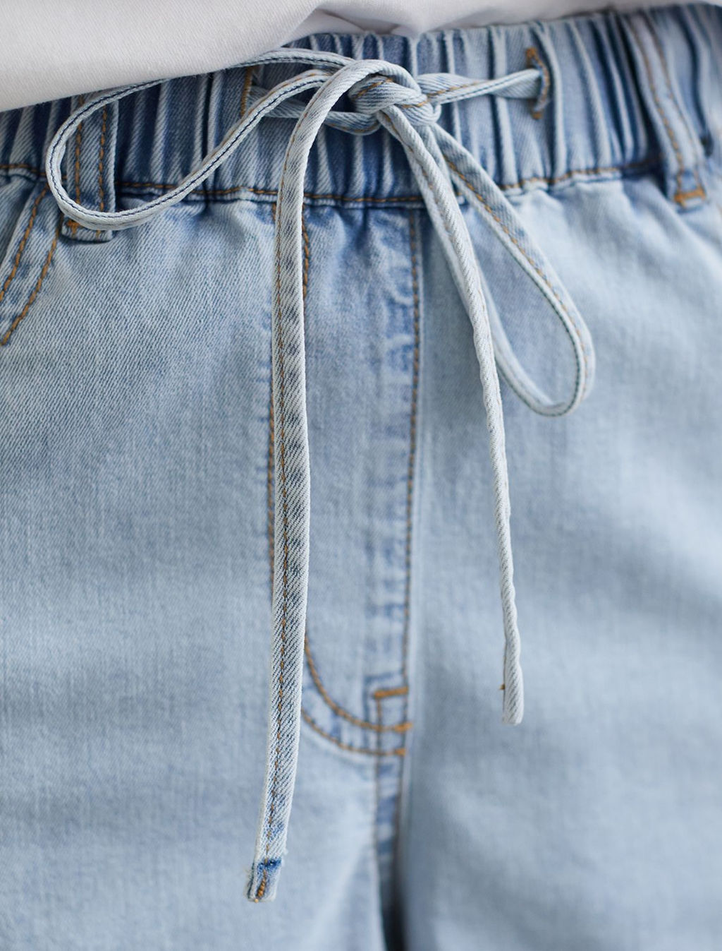 Шорты с резинкой на поясе из облегченного денима