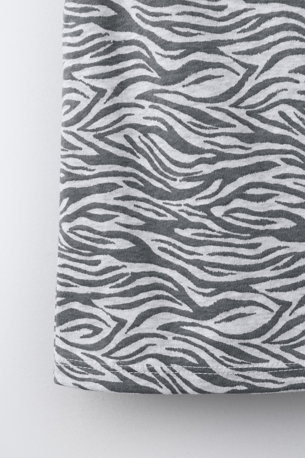 TOP ESTAMPADO CEBRA / Gris vigor? - Zara фото 5