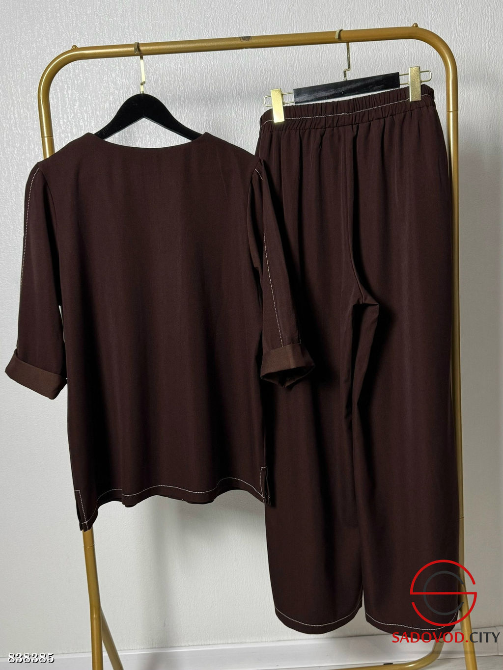 Костюм женский (блузка и штаны)