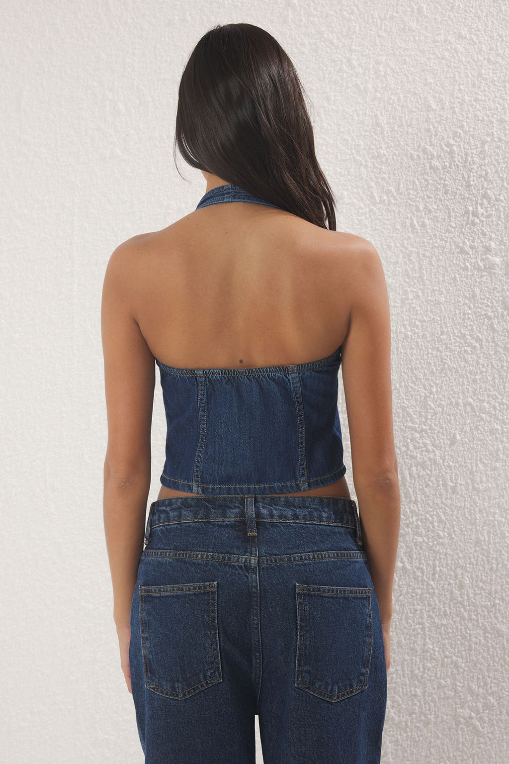 Trendyolmilla Koyu Mavi Baglama Detayl? Halter Yaka Denim Bluz TWOSS25BZ00431