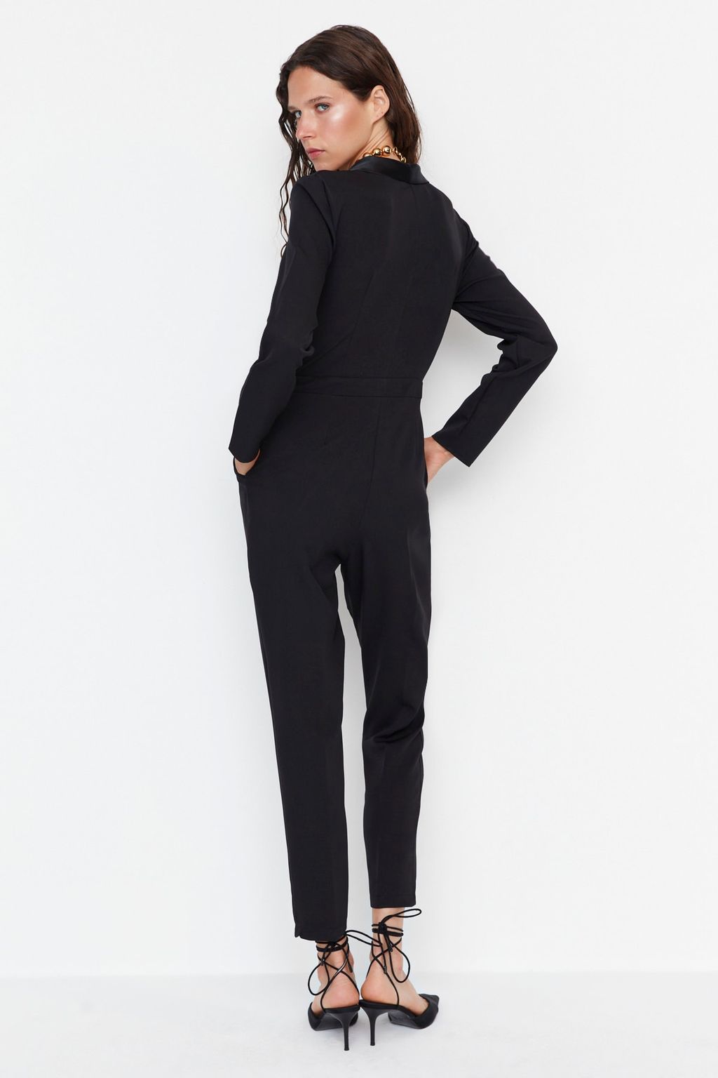 TRENDYOLMILLA Limited Edition Uzun Siyah Saten Yaka Detayl? Dokuma Tulum TWOAW23TU00052  фото 5