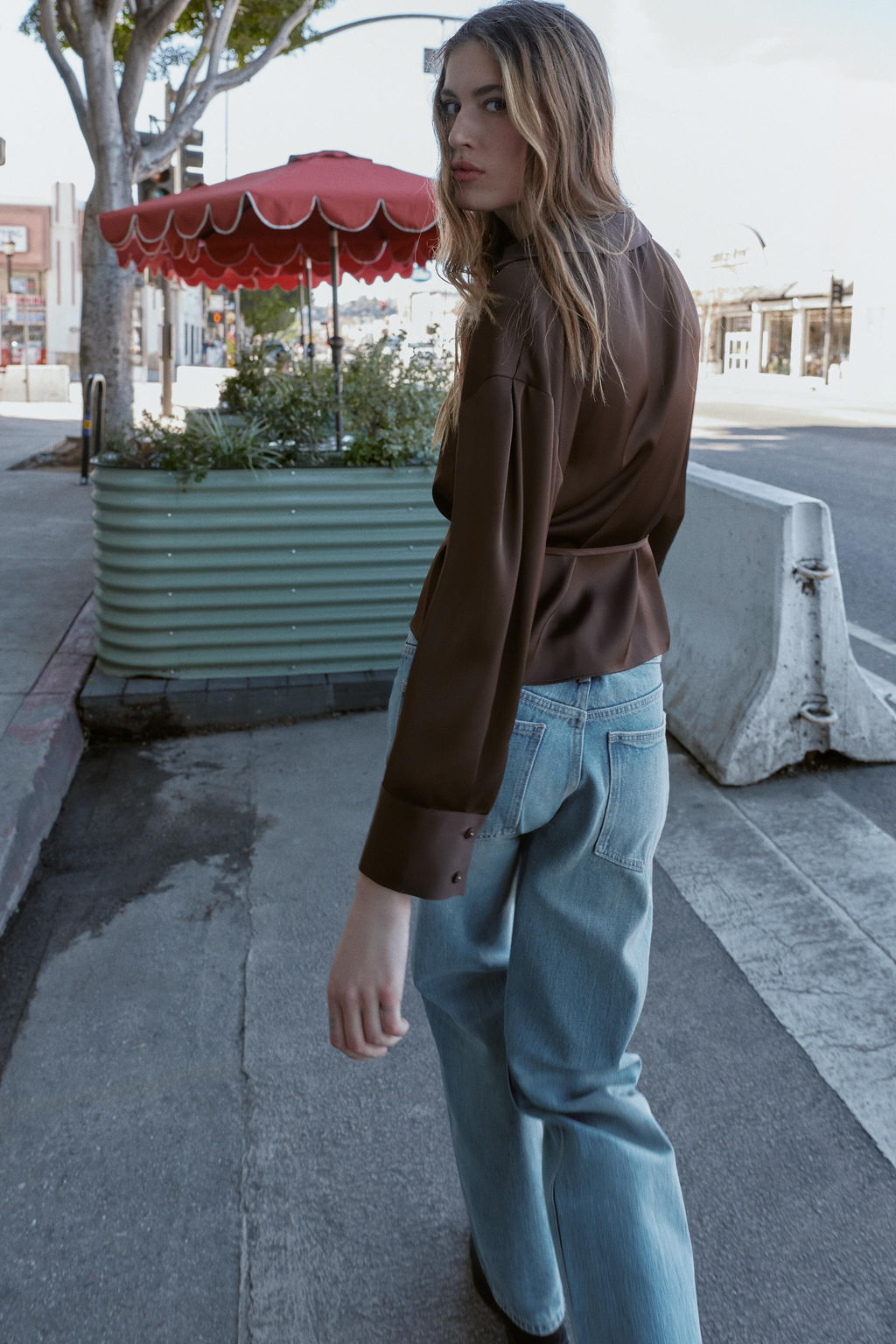 BLUSA SATINADA CINTUR?N / Marr?n - Zara фото 4