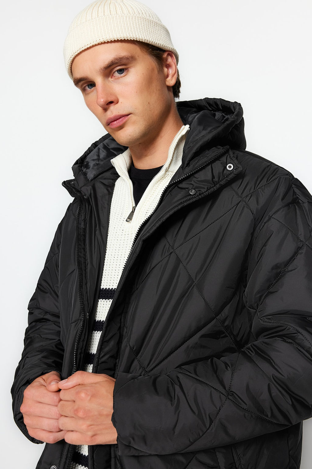 TRENDYOL MAN Siyah Oversize Fit Kapusonlu Su ve Ruzgara Dayan?kl? Hafif Kapitone Mont TMNAW24MO00006 - Trendyolmilla фото 3