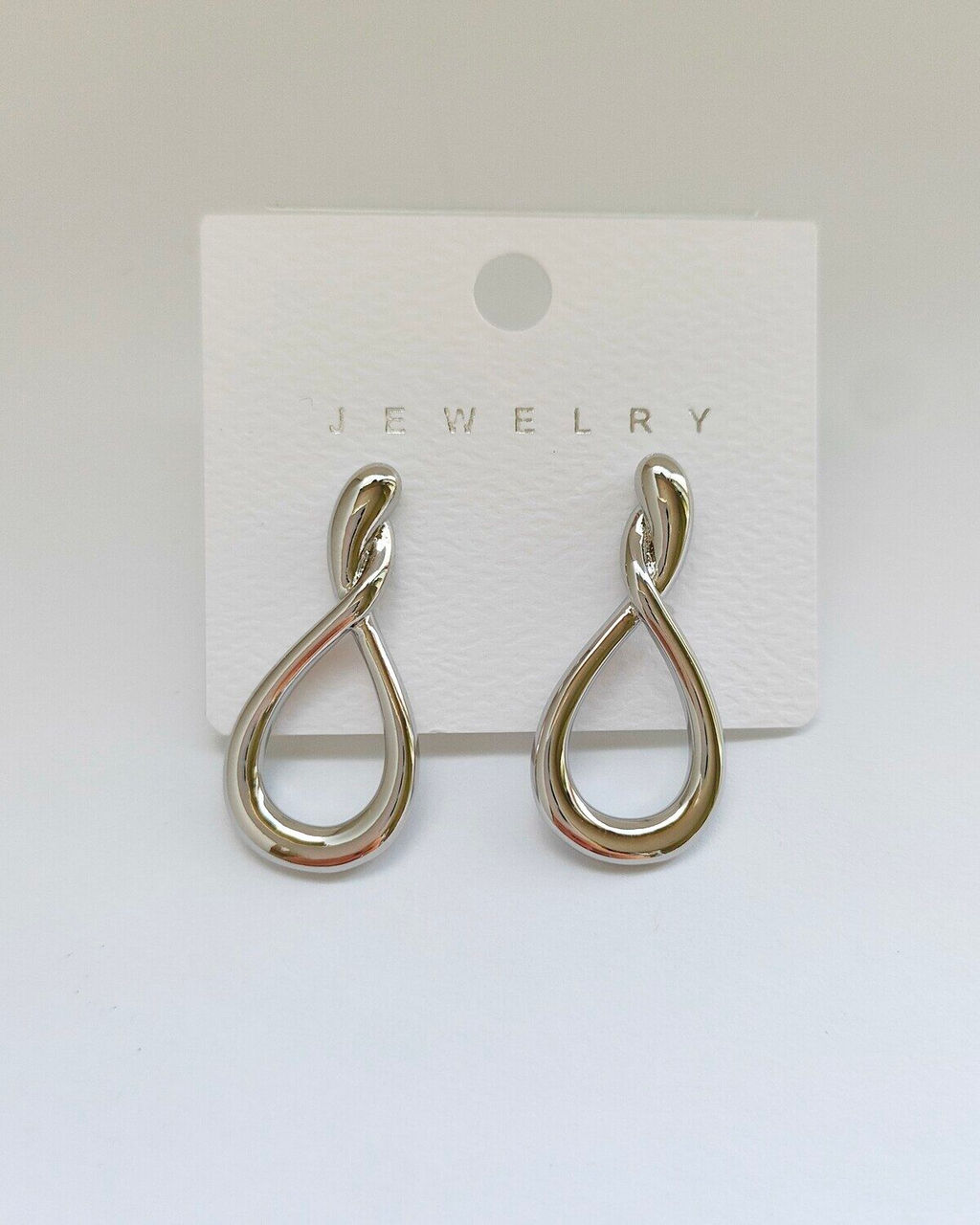 Стильные серьги