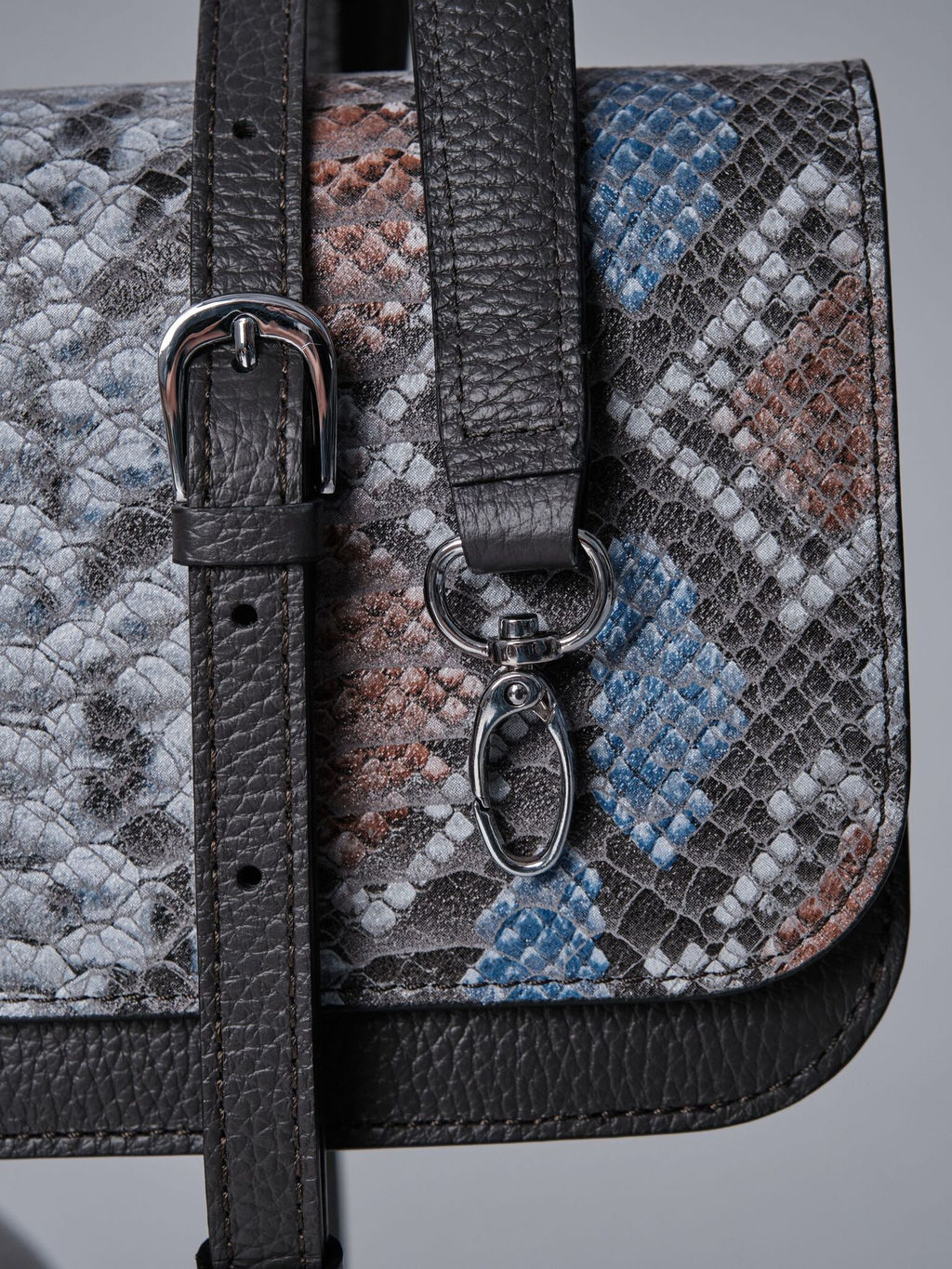 Сумка кожаная багет Deboro 30138 темный лес