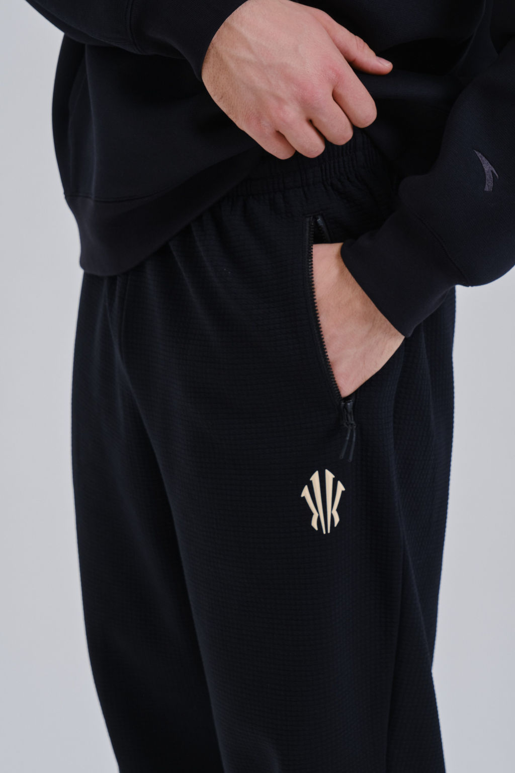 Брюки трикотажные Черный NATURAL POWER Knit Track Pants - Anta фото 4