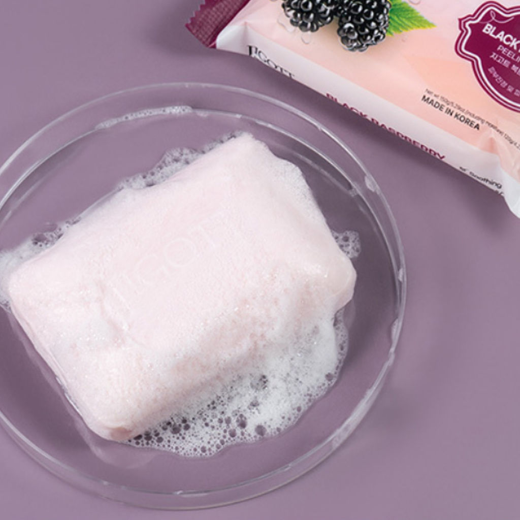 Jigott Мыло-скраб для лица и тела с экстрактом ежевики / Black Raspberry Scrub Soap, 150 г