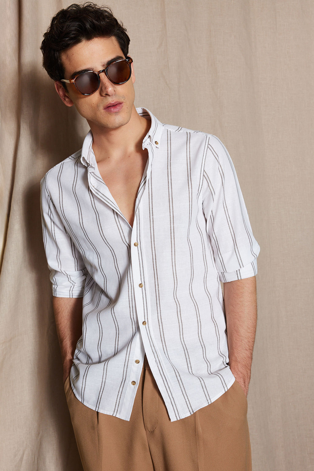 TRENDYOL MAN Beyaz Slim Fit Dugmeli Yaka Ince Cizgili Gomlek TMNSS20GO0092 - Trendyolmilla фото 19