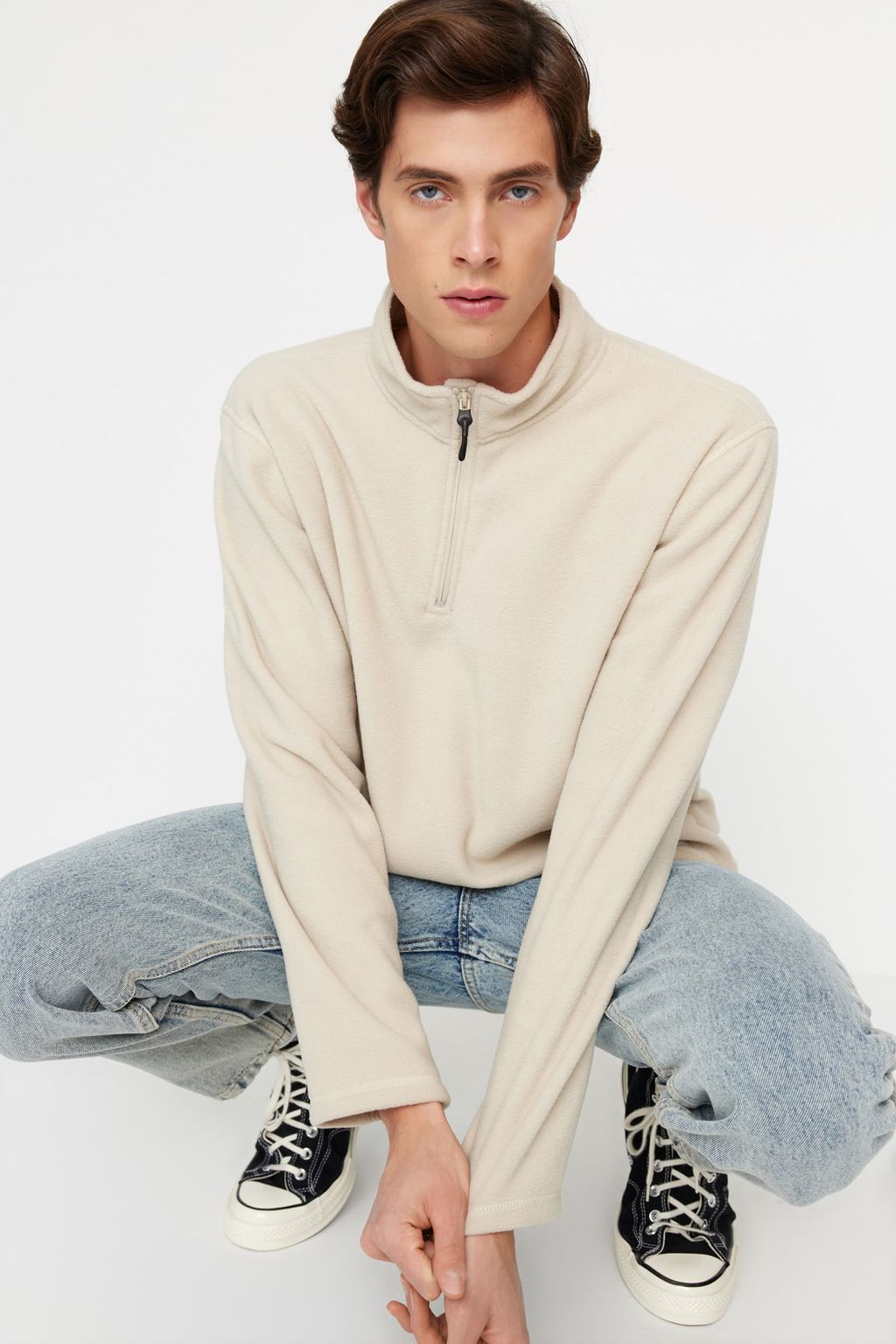 TRENDYOL MAN Siyah Regular/Normal Kesim Dik Yaka Fermuarl? Anti-pilling Polar Sweatshirt TMNAW23SW00395