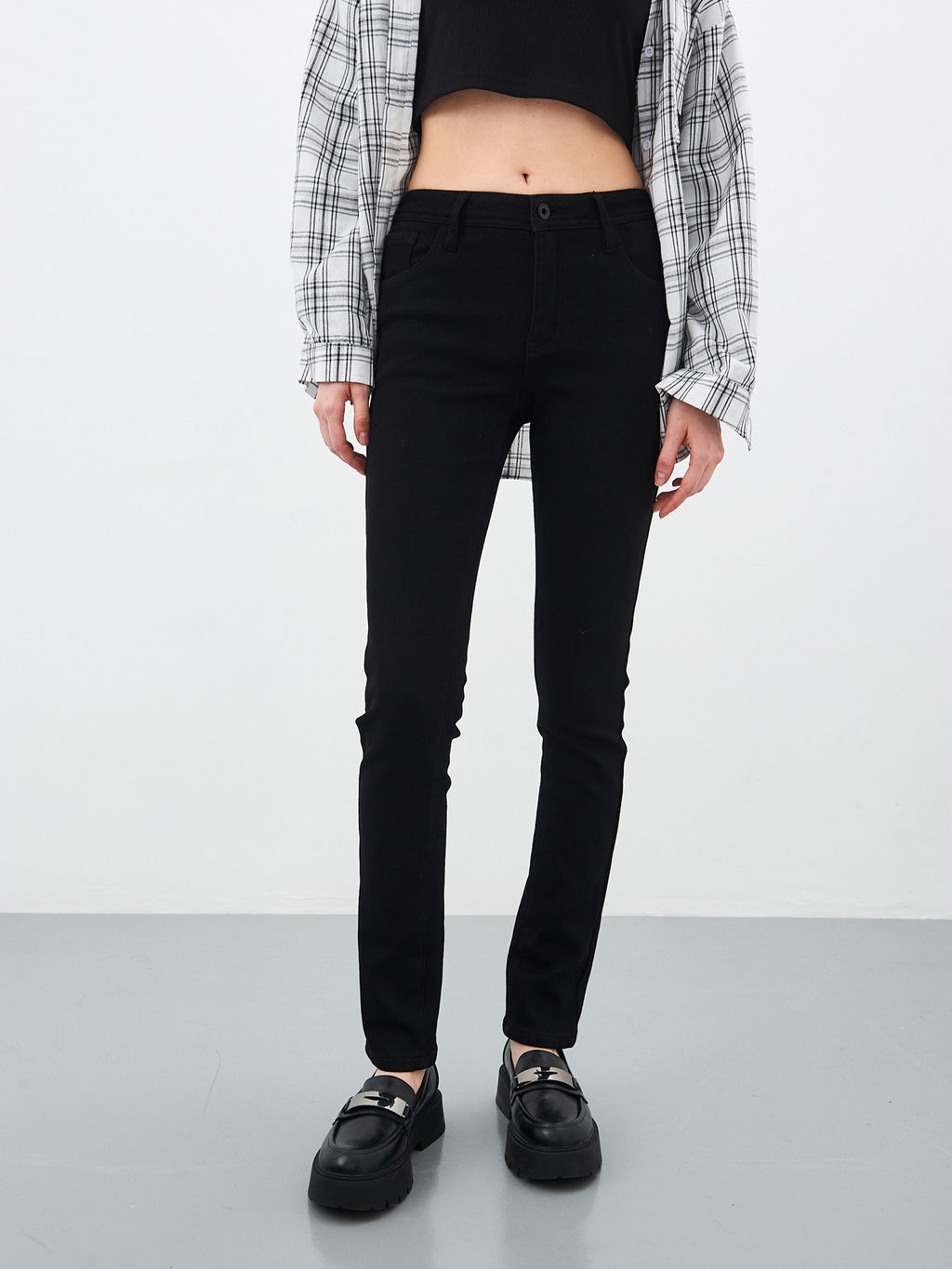 Утепленные женские джинсы зауженного кроя на флисе - Mossmore фото 14