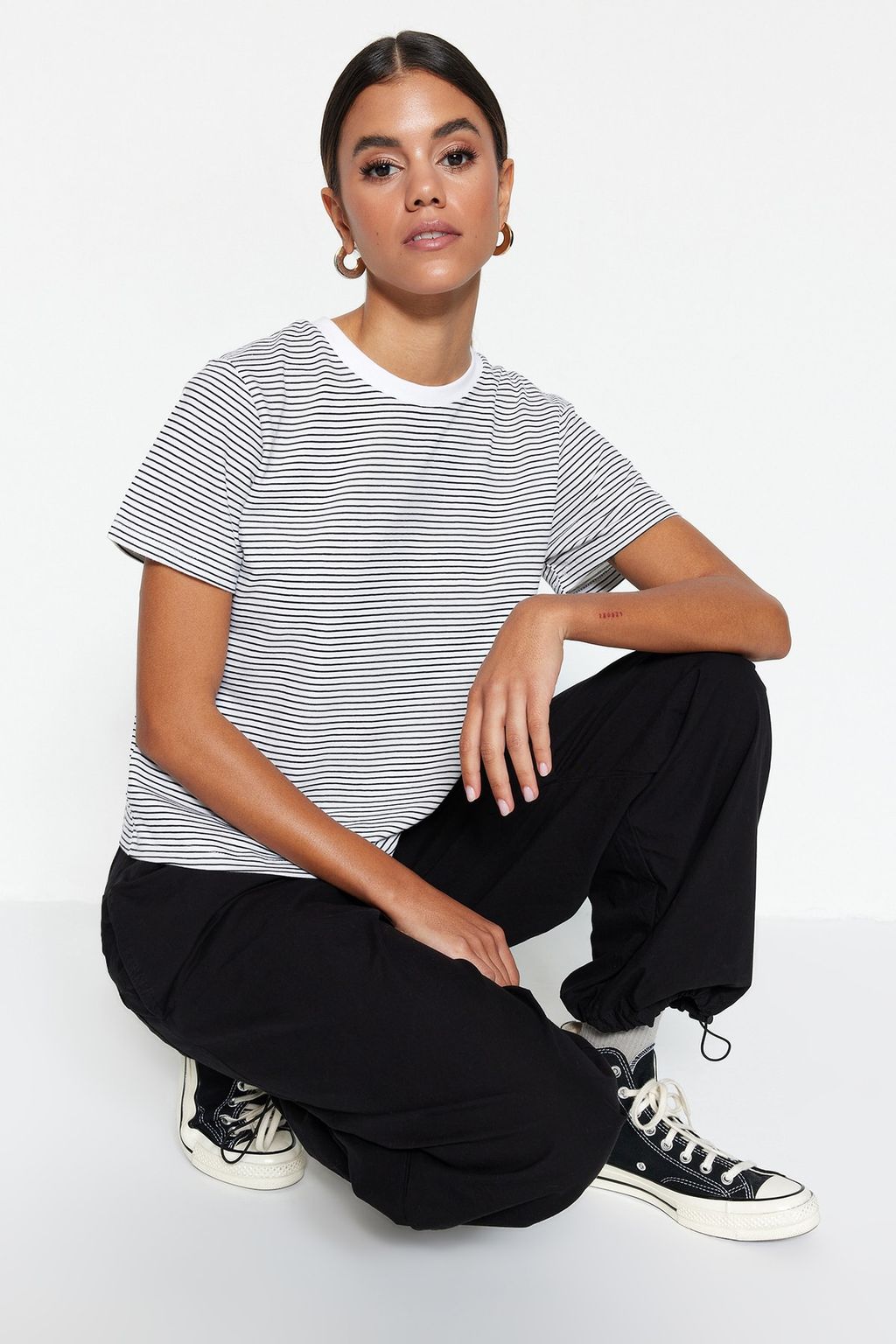 Siyah Ekru Cizgili Kal?n Pamuklu Basic Regular/Normal Kal?p Orme T-Shirt TWOSS23TS00043