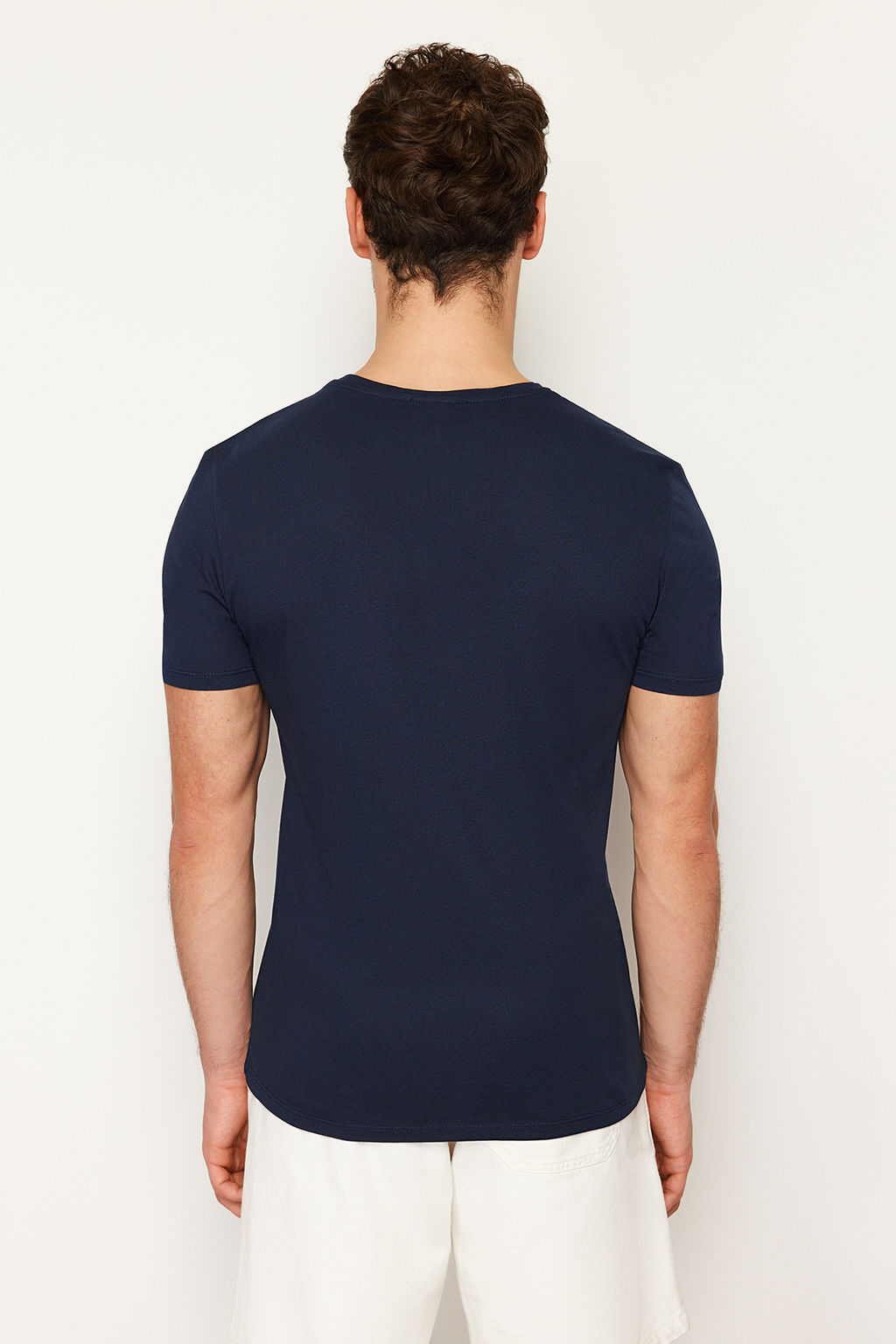 TRENDYOL MAN Vizon Slim/Dar Kesim Basic V Yaka K?sa Kollu %100 Pamuklu T-Shirt TMNSS19BO0002 - Trendyolmilla фото 27