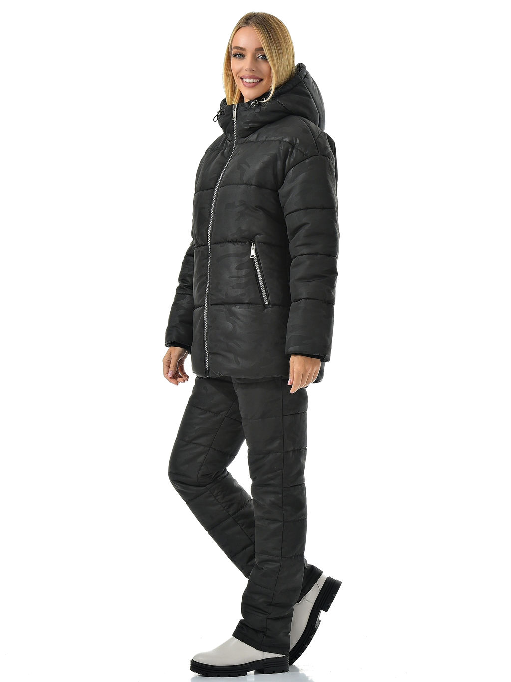 Куртка зимняя с капюшоном на синтепоне