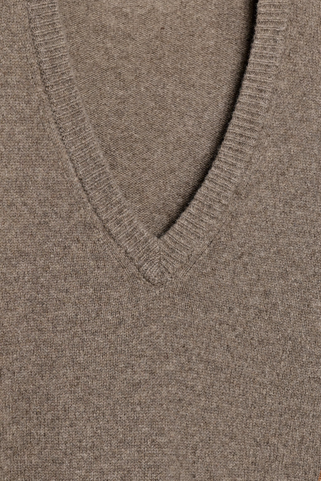 CASHMERE AND WOOL V-NECK JUMPER - Zara фото 10