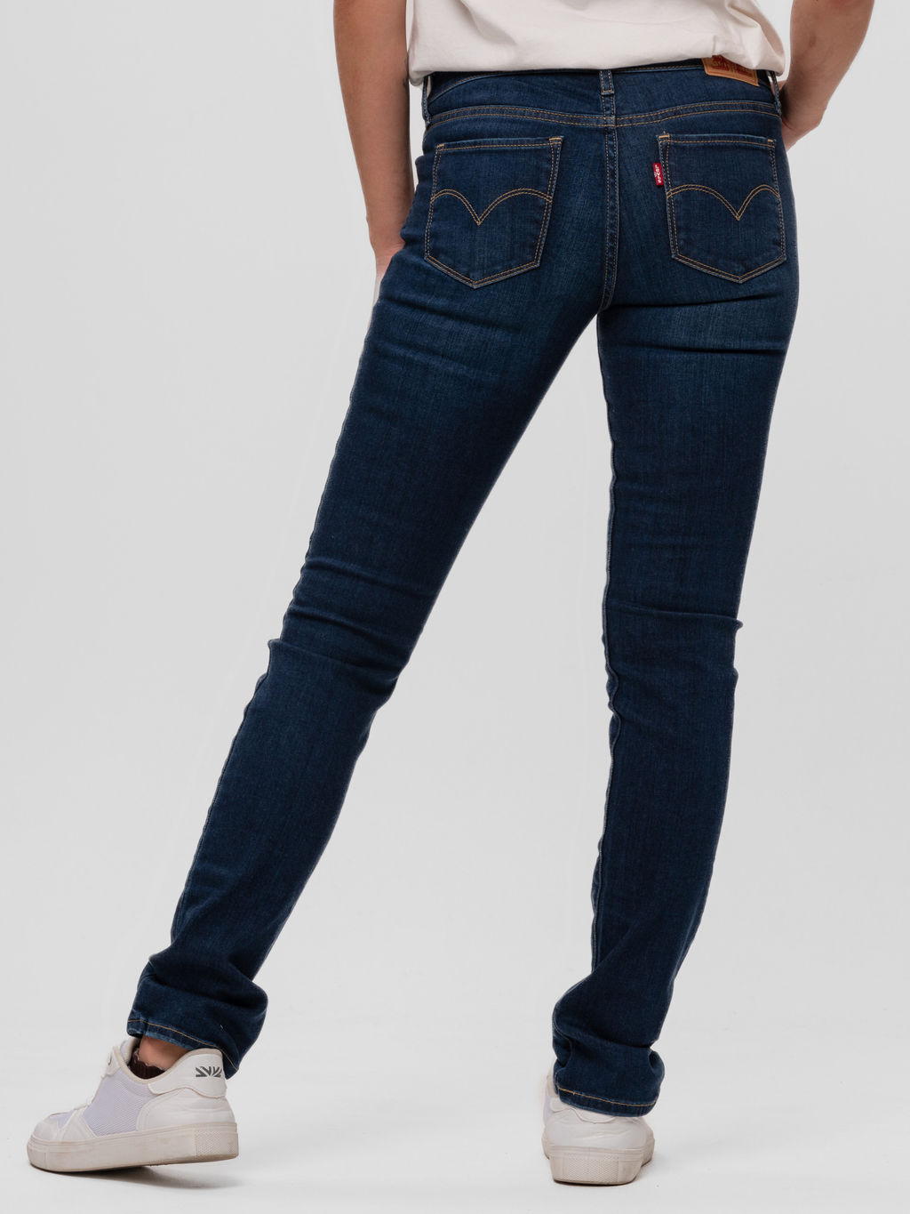 Джинсы женские