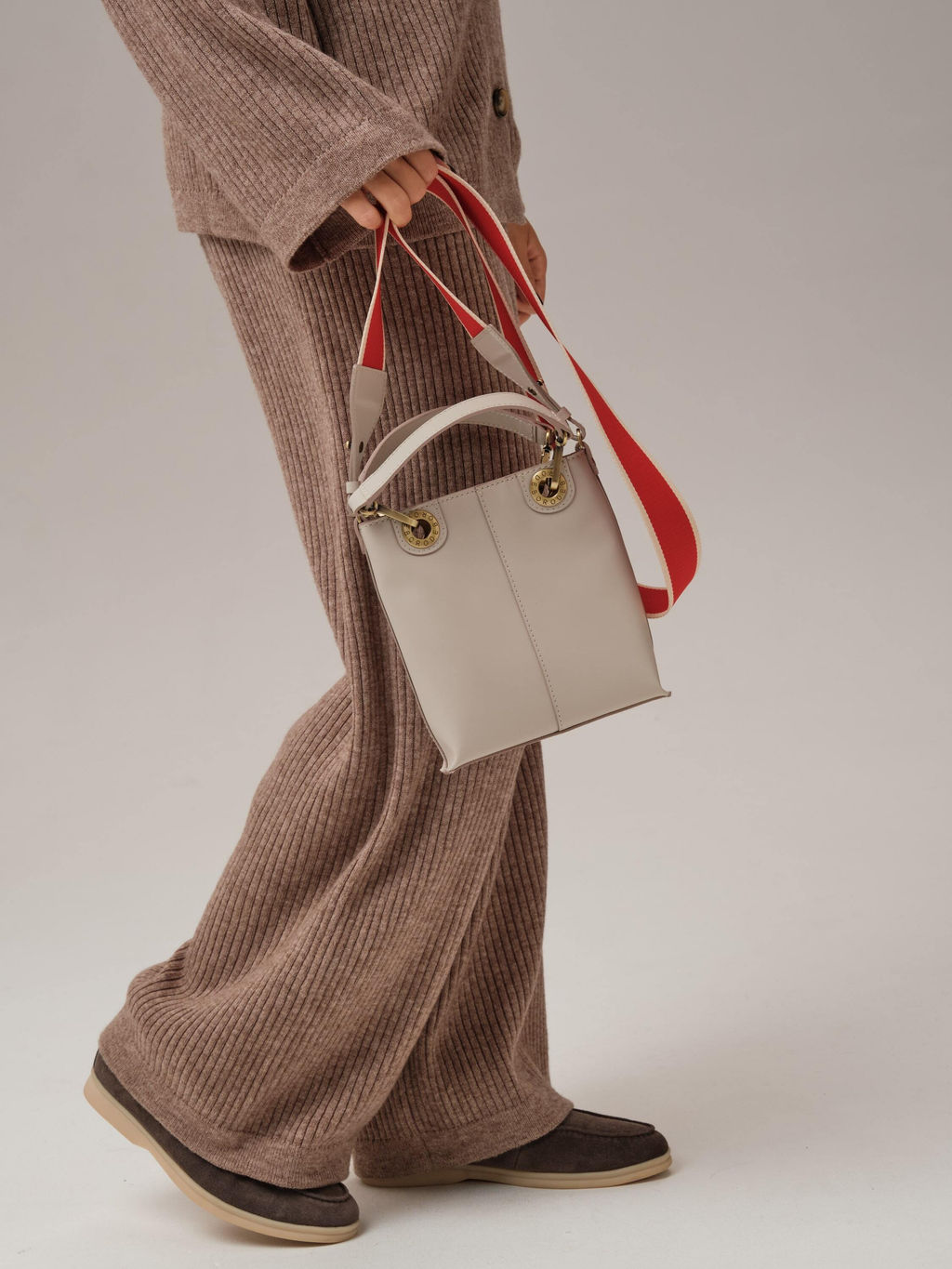 Сумка кожаная кросс-боди Deboro 30347 бежевая ваниль