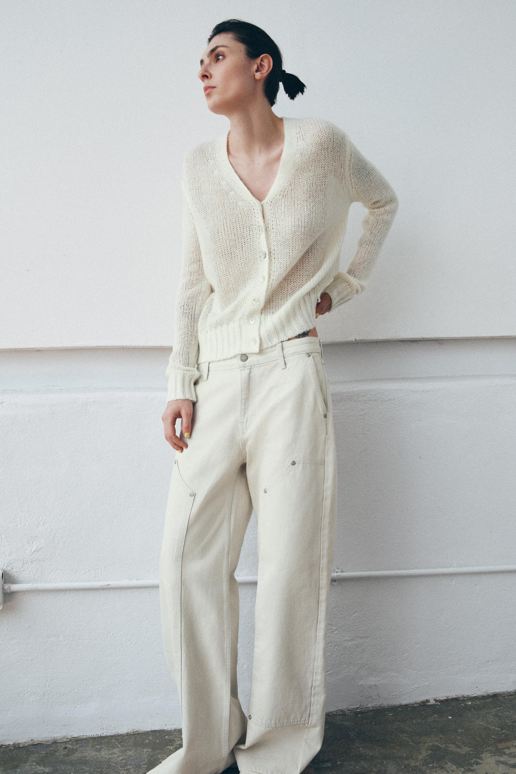 V-NECK CARDIGAN