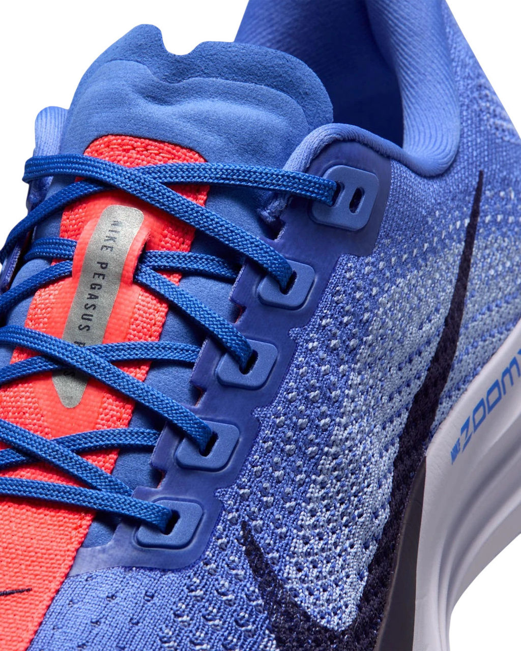 Кроссовки женские