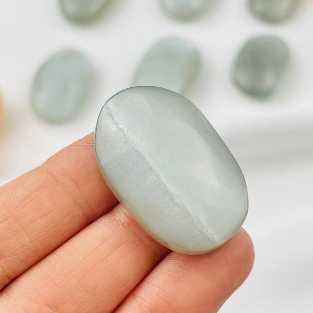 Галтовка из Лунного камня