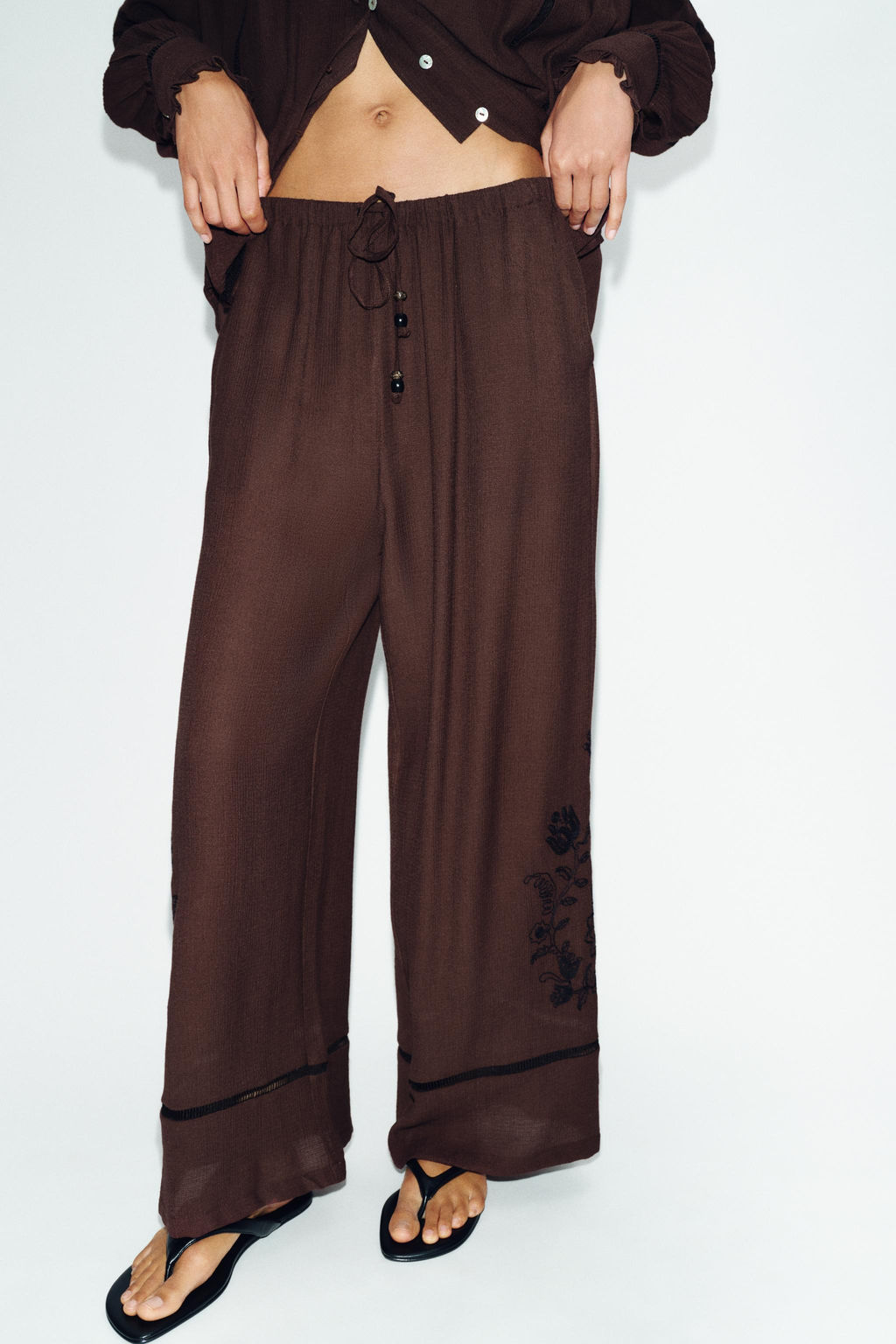 PANTAL?N ANCHO BORDADOS ENTREDOSES / Marr?n - Zara фото 2
