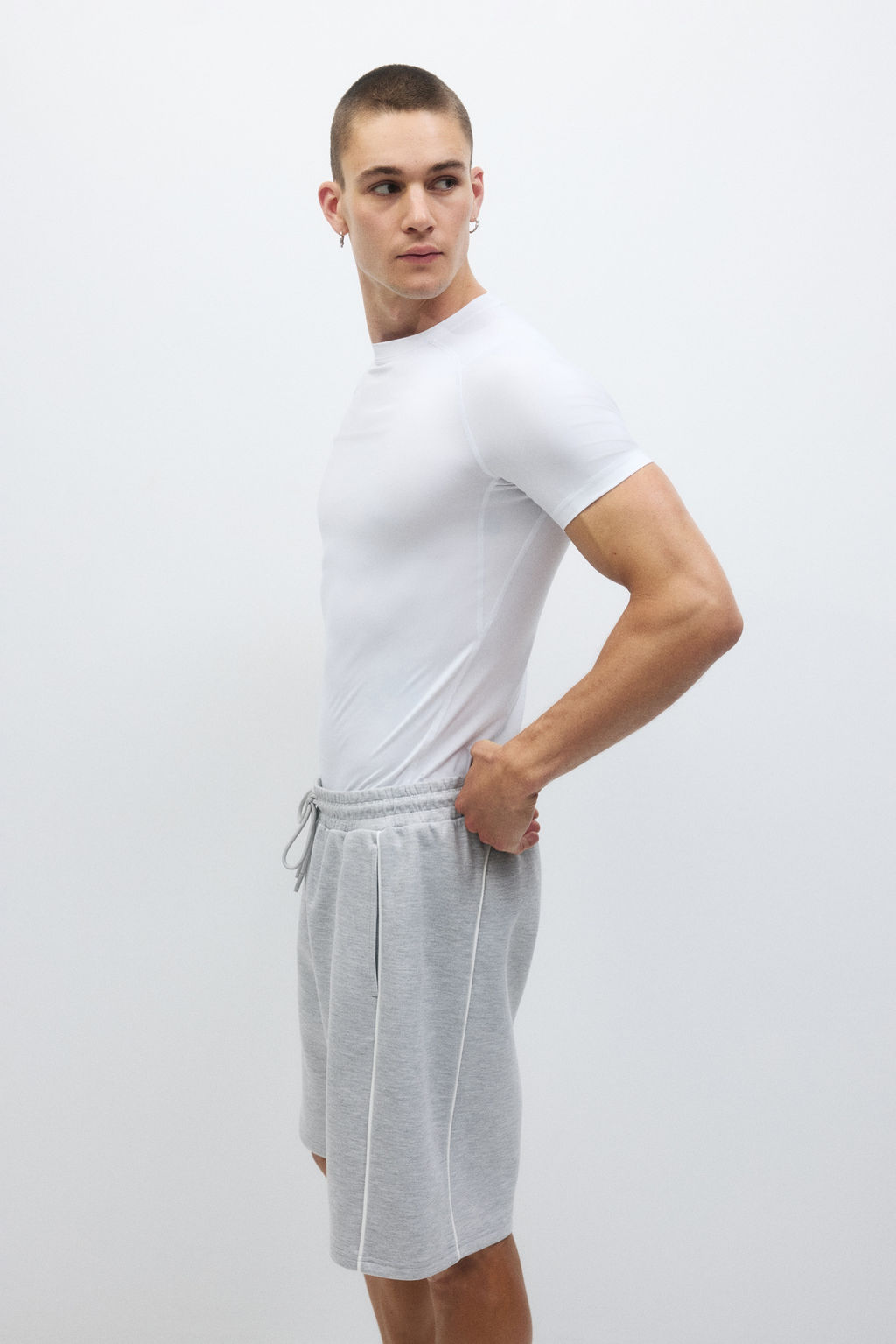 Pantal?n corto de deporte con DryMove Loose Fit - H&m фото 4