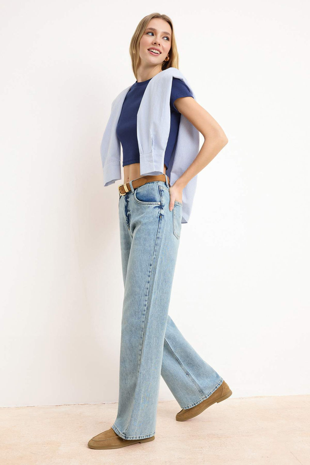 Koyu Mavi YUMUSACIK Tencel Kar?s?ml? Yuksek Bel Wide Leg Jeans TWOSS26JE00137 - Trendyolmilla фото 5