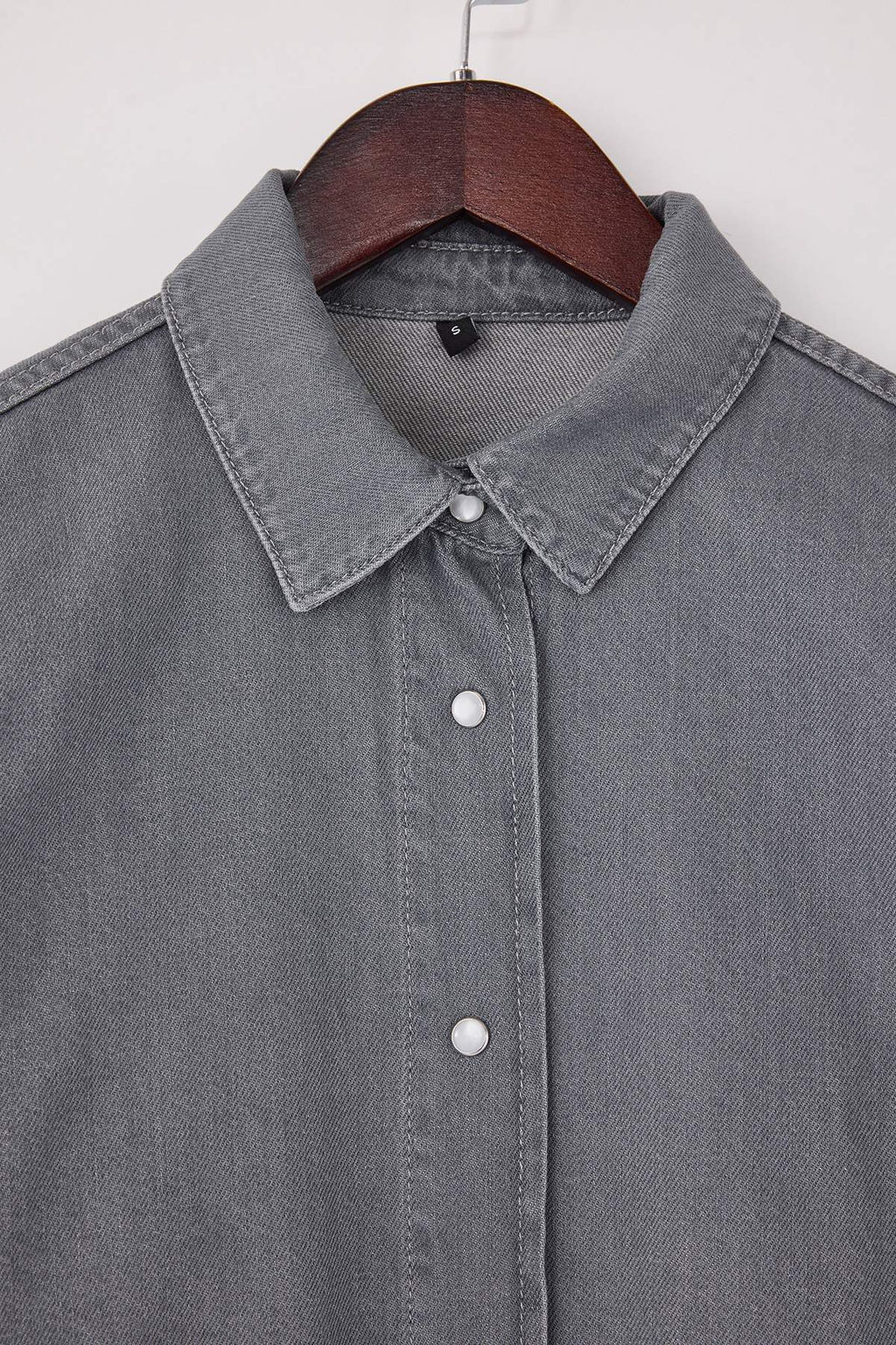 Gri Oversize Basic 100% Pamuk Denim Gomlek TWOSS26GO00005 - Trendyolmilla фото 2