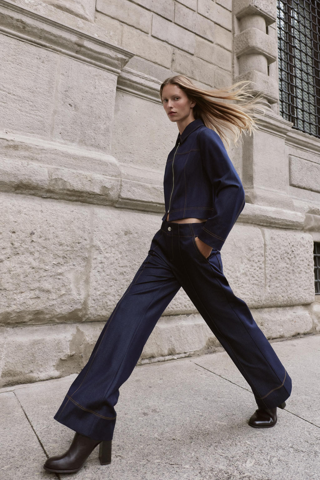 BOOTCUT TROUSERS WITH CONTRAST TOPSTITCHING