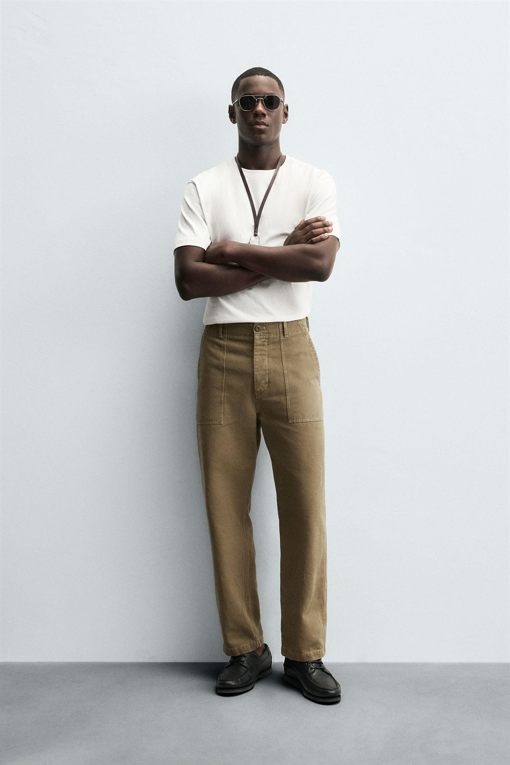 REGULAR FIT TROUSERS WITH POCKETS