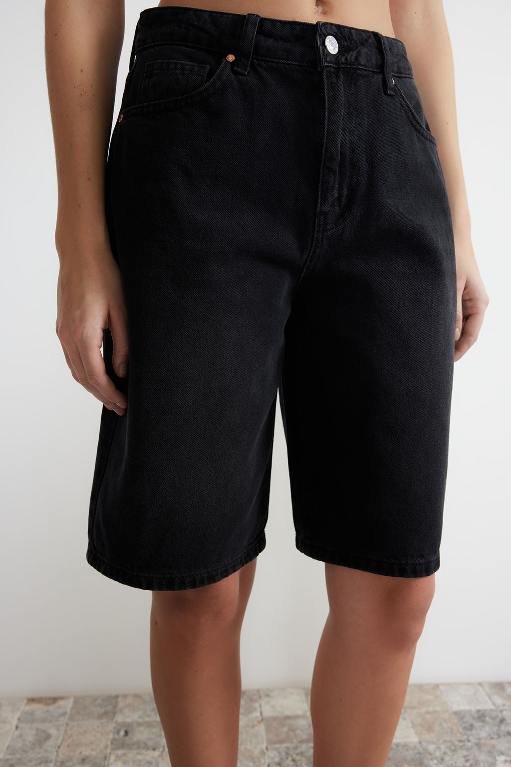 TRENDYOLMILLA Mavi Yuksek Bel Denim Bermuda TWOSS24SR00007  фото 4